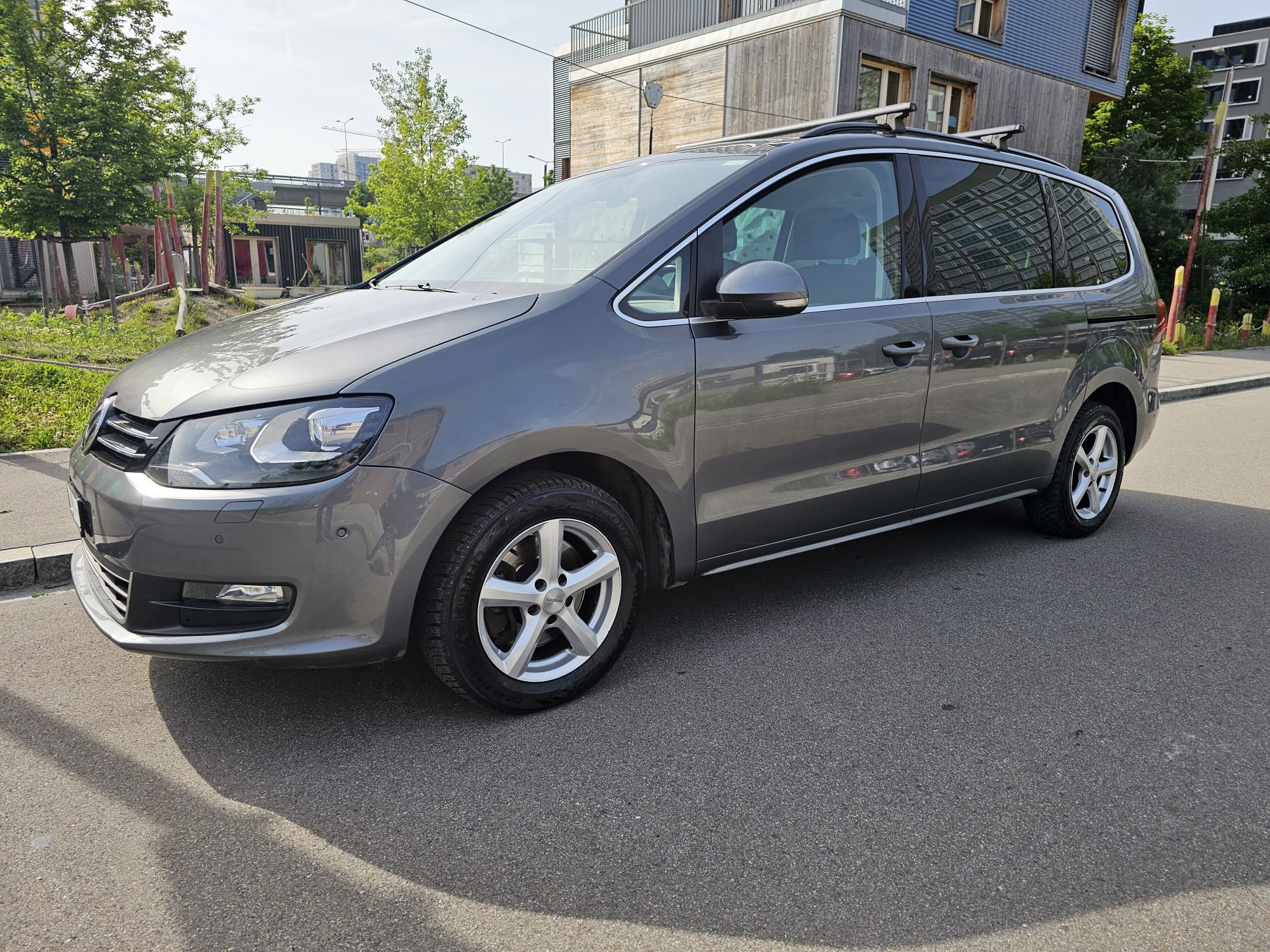 VW Sharan 2.0 TDI BMT DSG Automat 7-Plätzer Navi R'Kamera, PDC v+h, Xenon