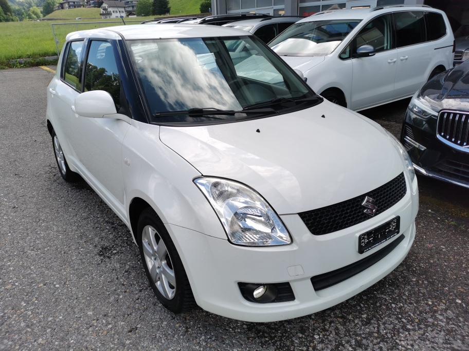 SUZUKI Swift 1.3i 16V GL Top Piz Sulai LE 4x4