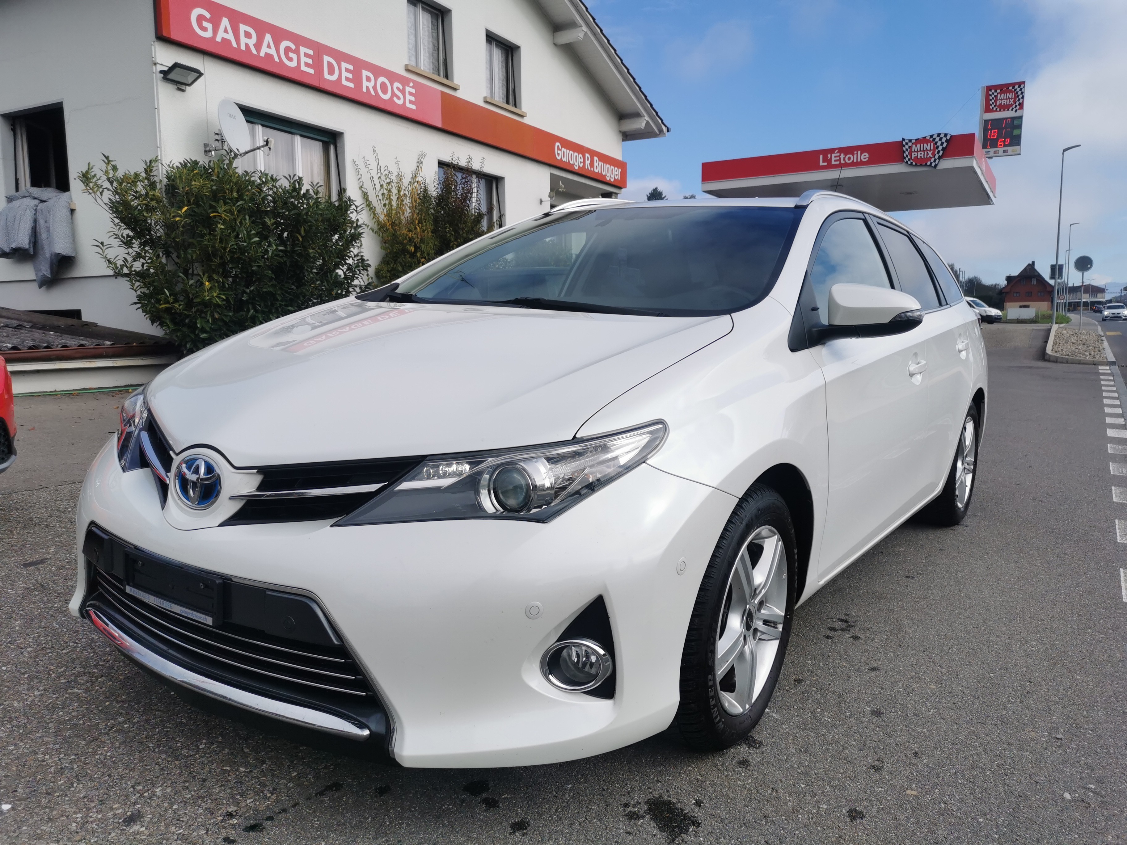 TOYOTA Auris Touring Sports 1.8 16V HSD Linea Sol