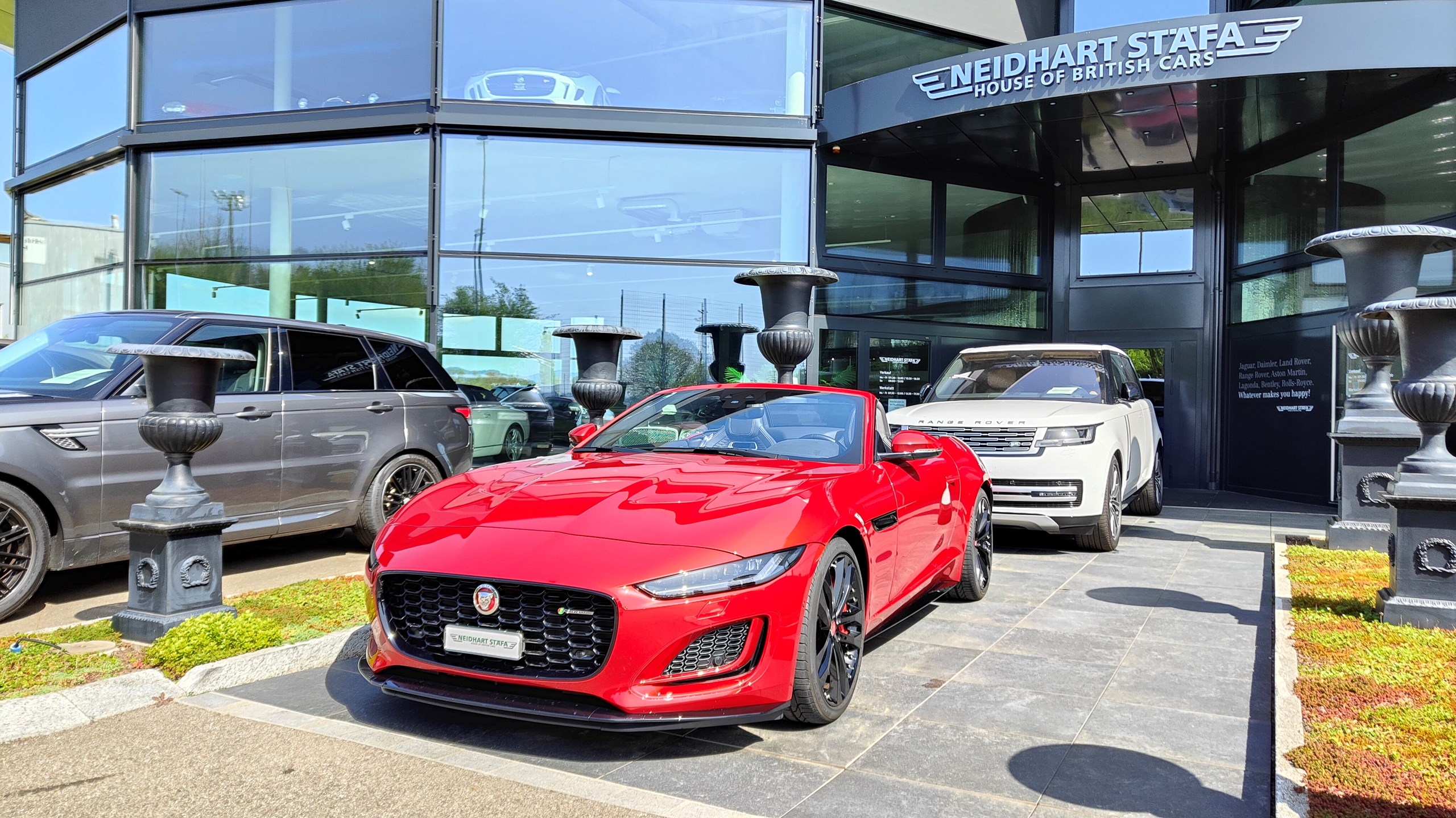 JAGUAR F-Type Convertible 2.0 I4 R-Dynamic Black Automatik