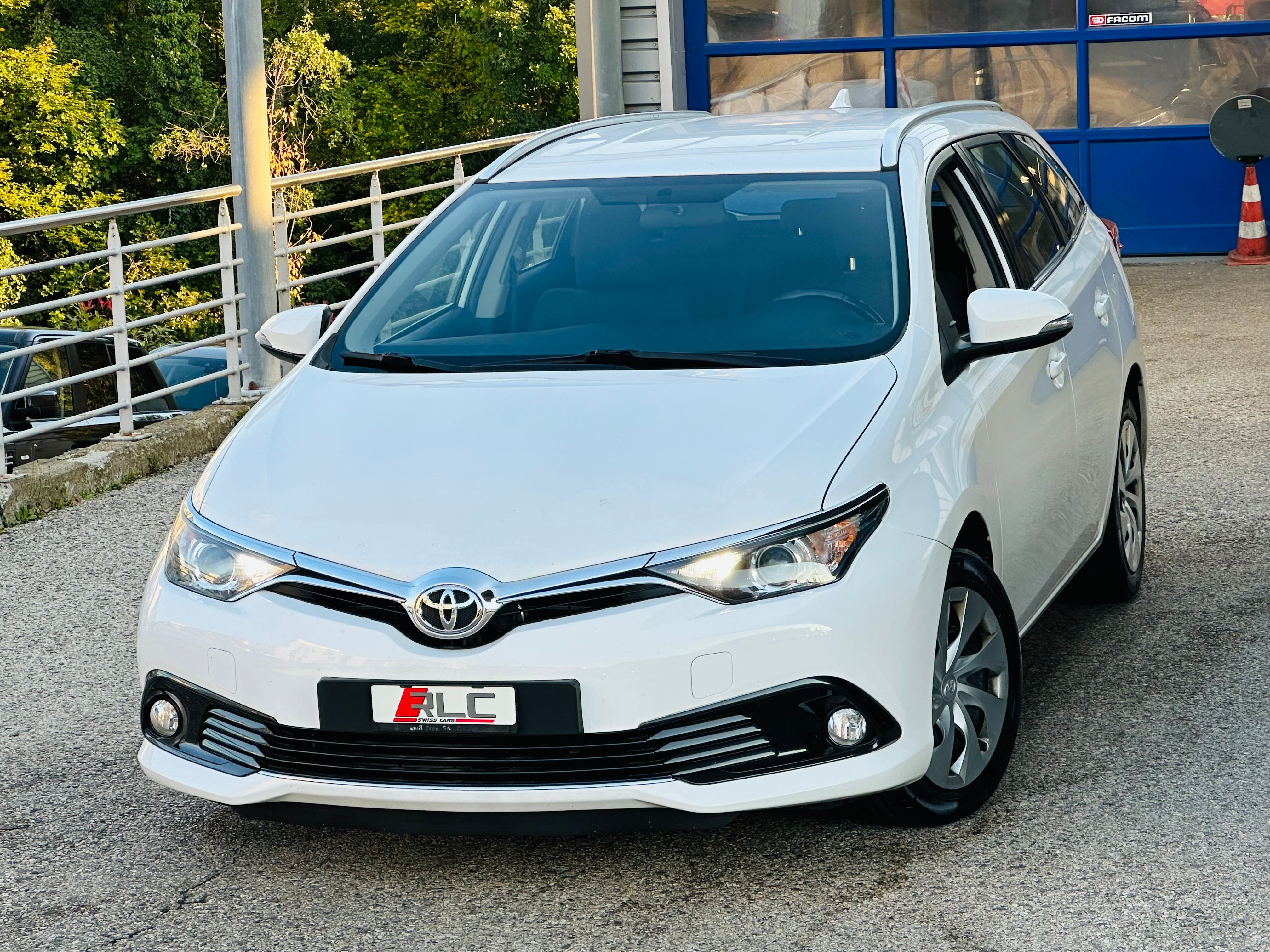 TOYOTA Auris Touring Sports 1.2 Turbo Swiss Trend