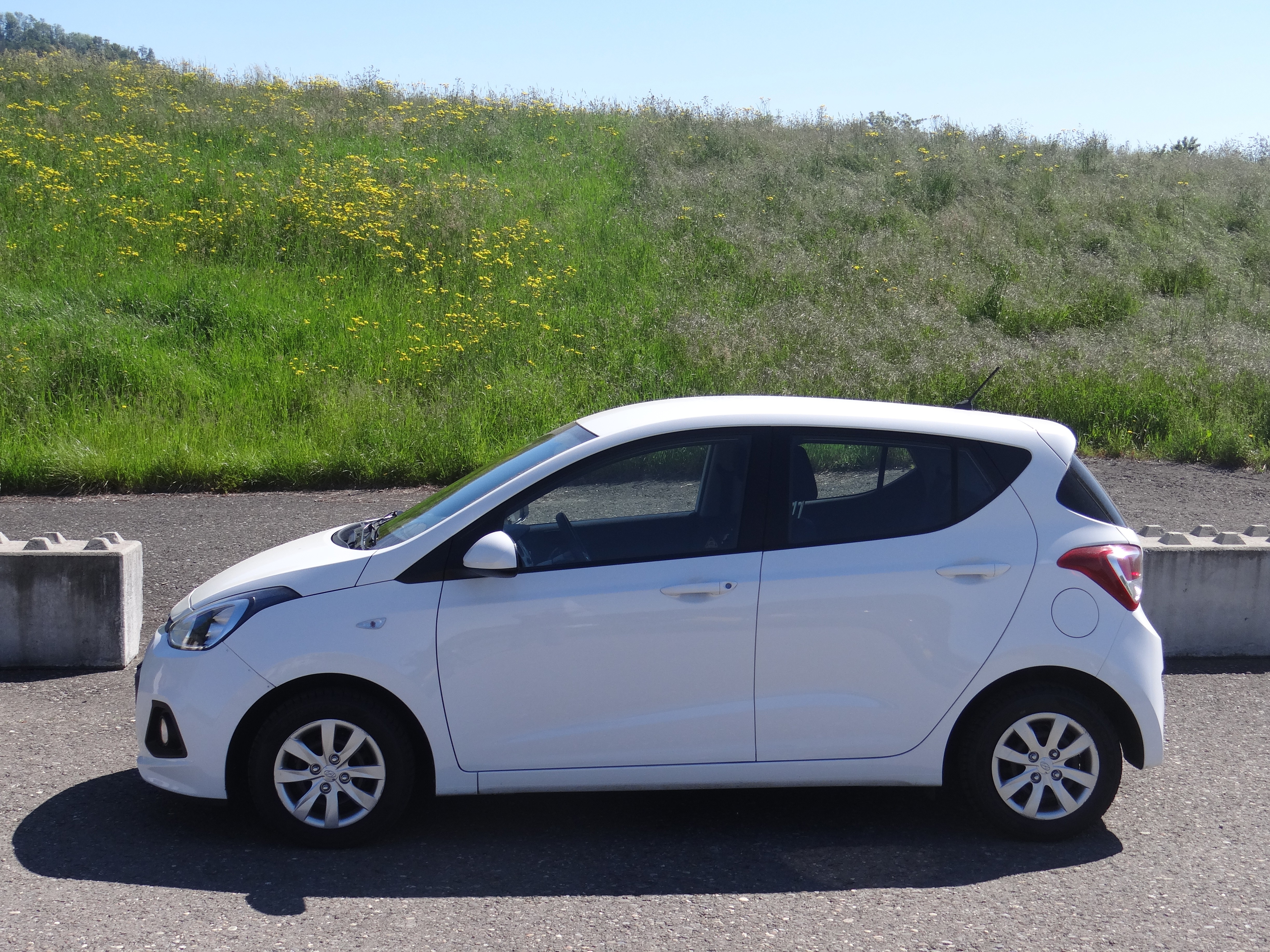 HYUNDAI i10 1.0 Amplia