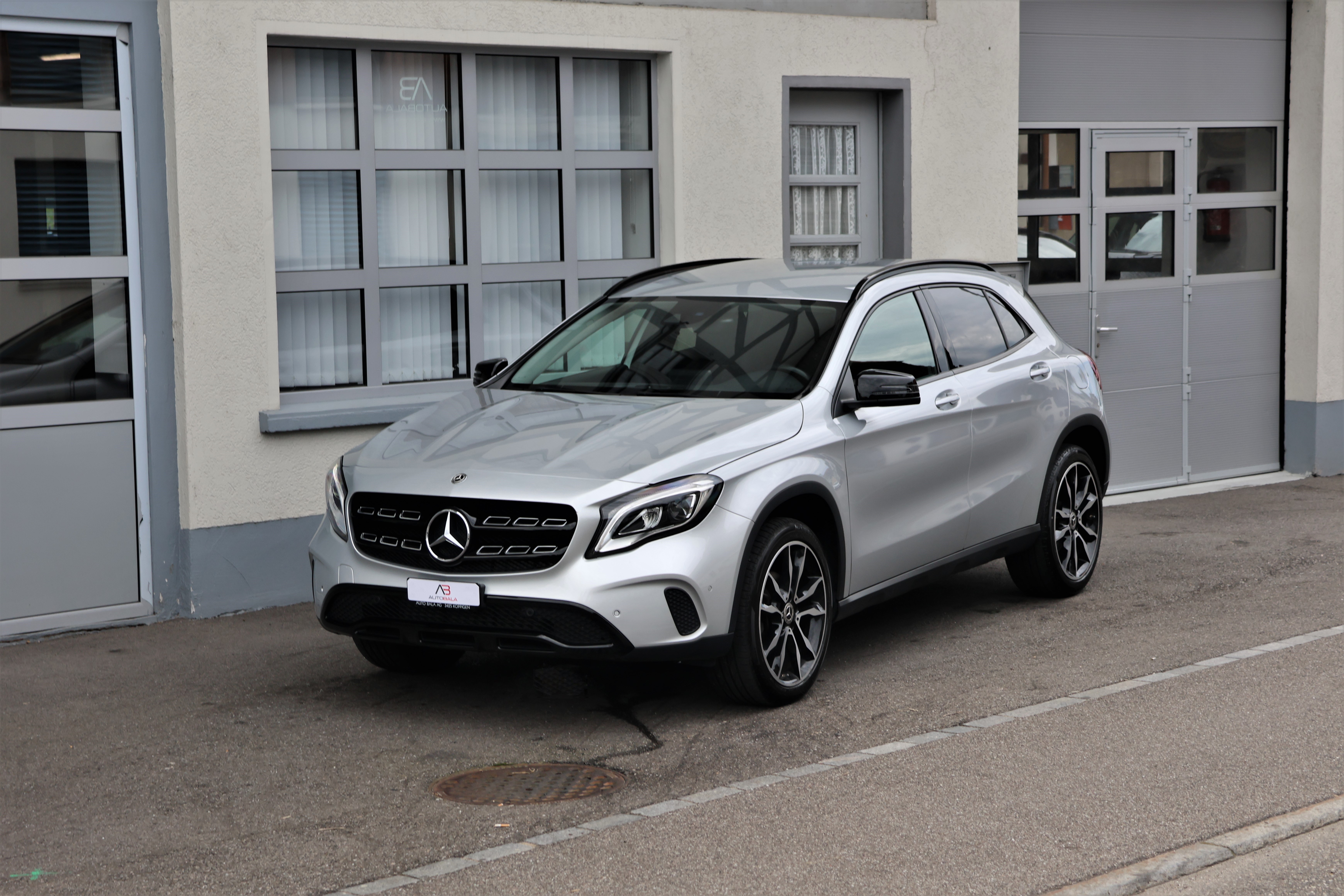 MERCEDES-BENZ GLA 200 Night Star 7G-DCT