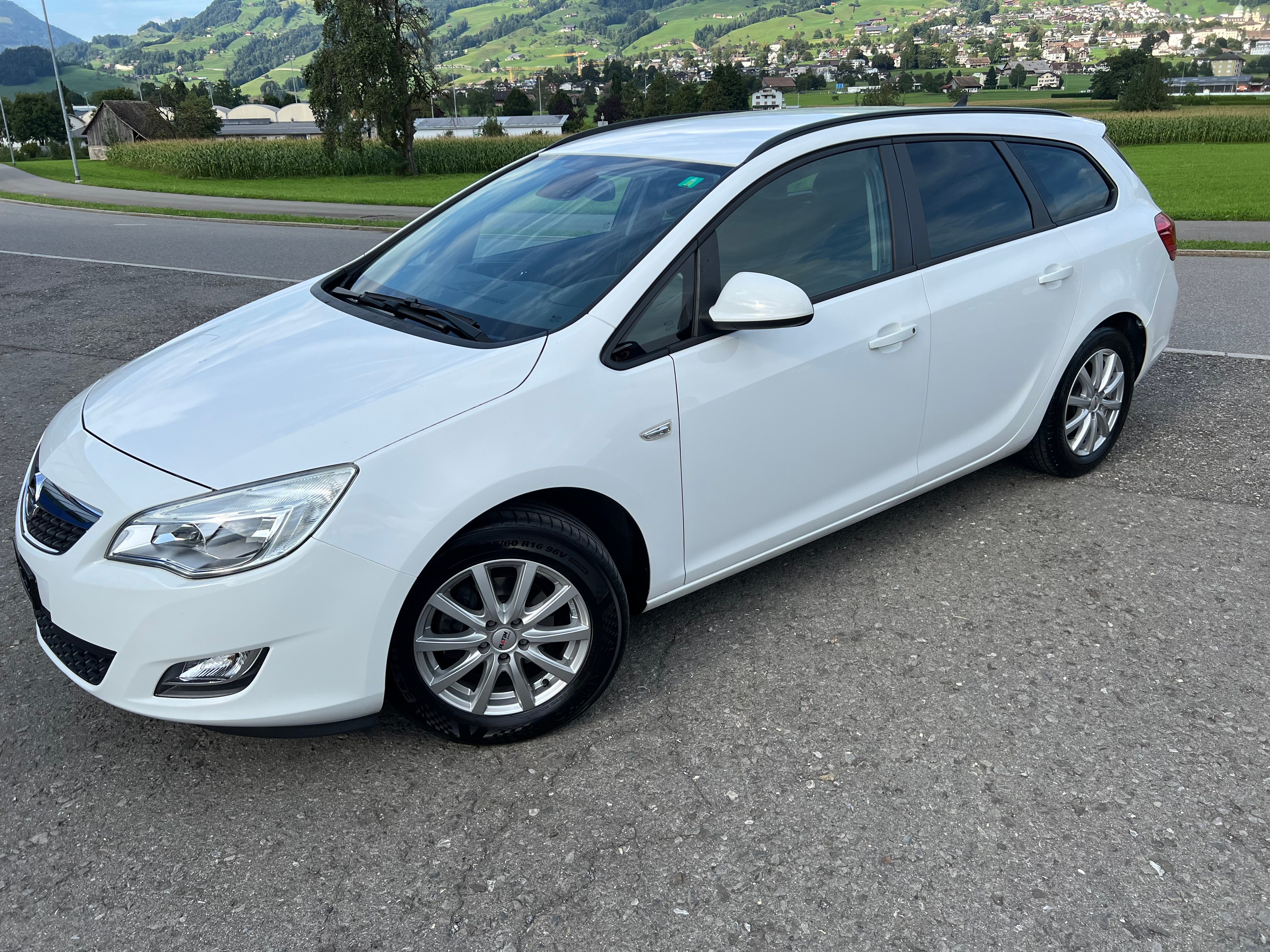 OPEL Astra SportsTourer 1.4i 16V Turbo