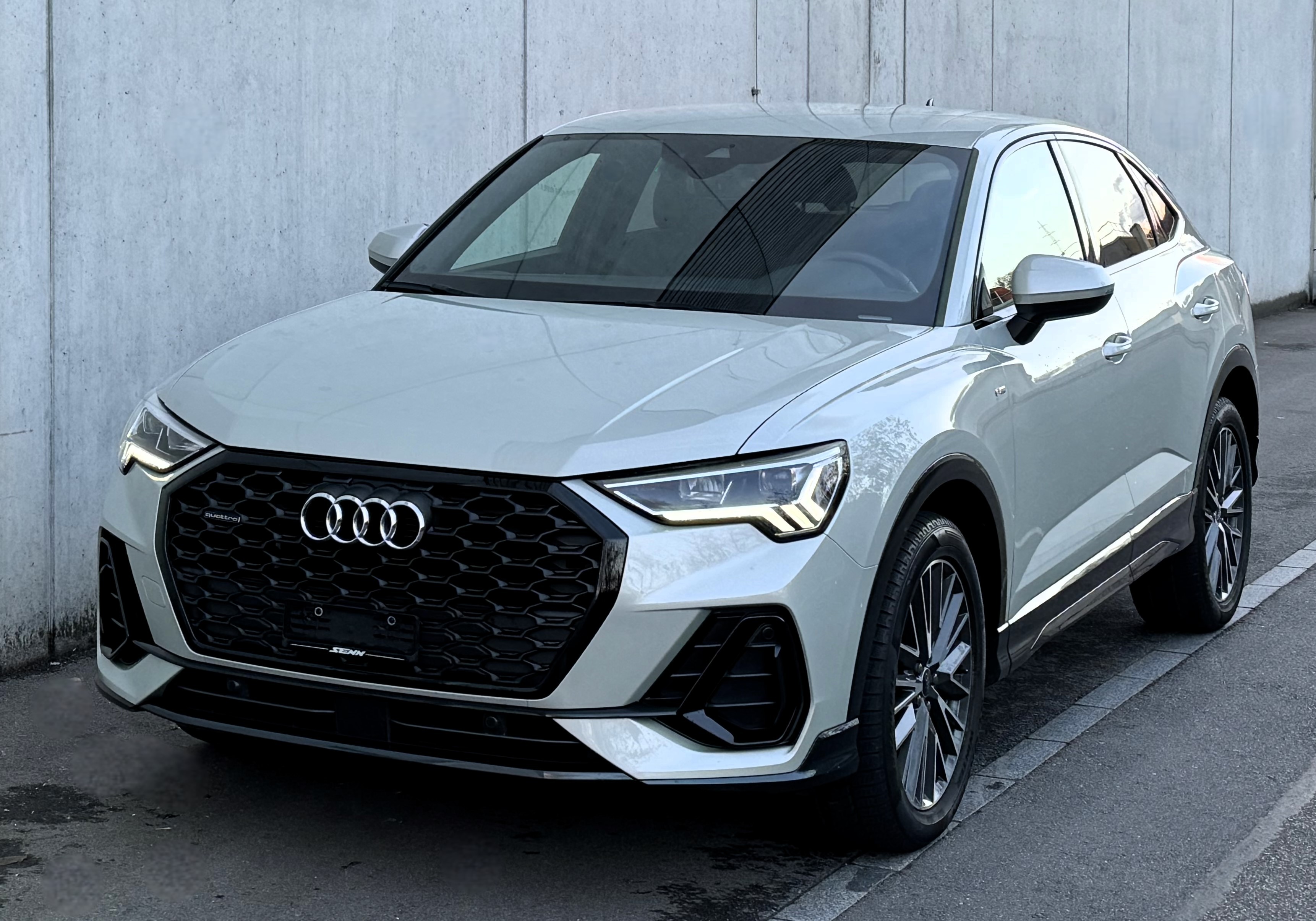 AUDI Q3 Sportback 40 TDI S line quattro mit Gratis Service und Neuwertig