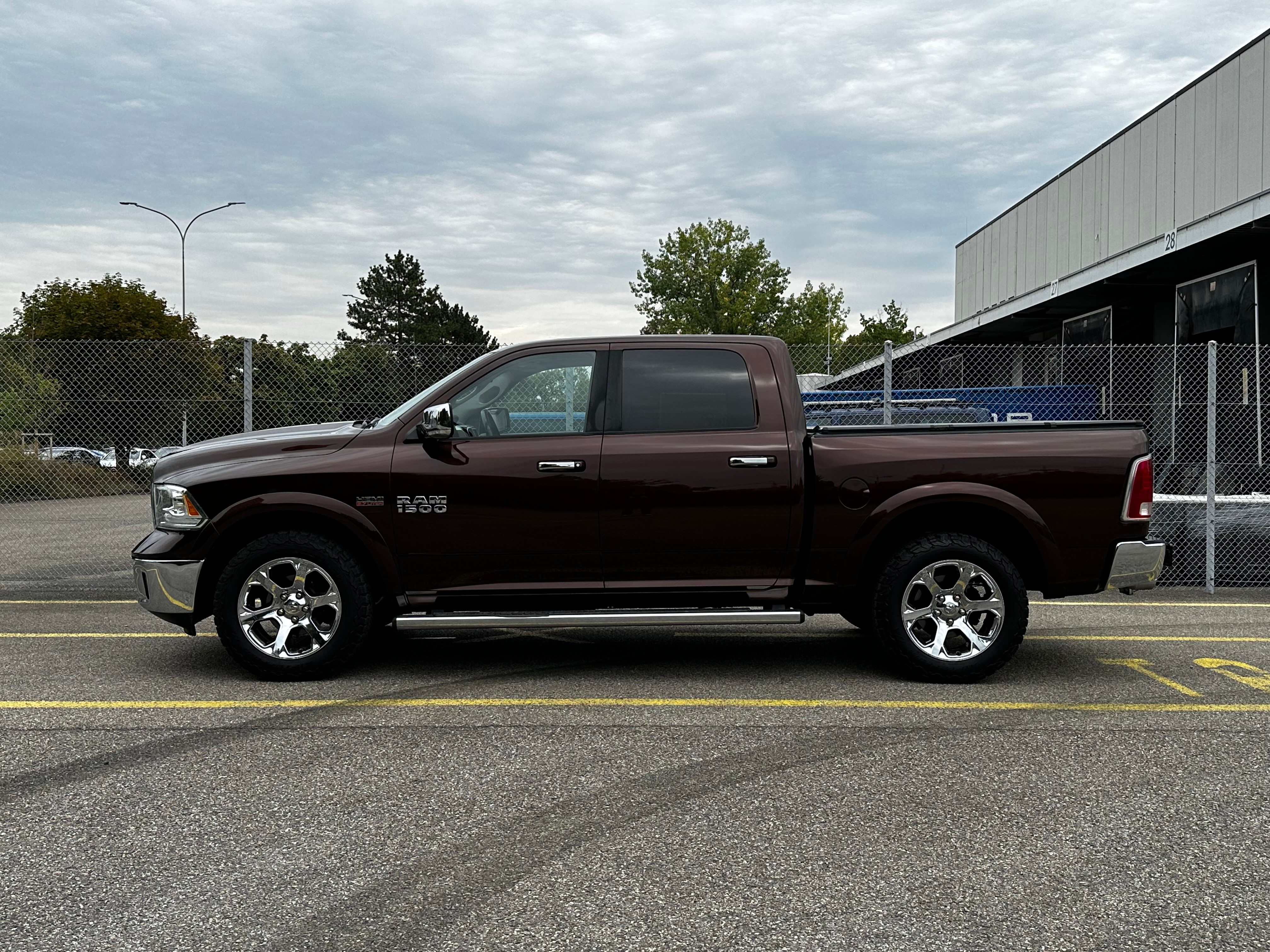 DODGE 1500 Crew Cab Laramie 5.7 V8