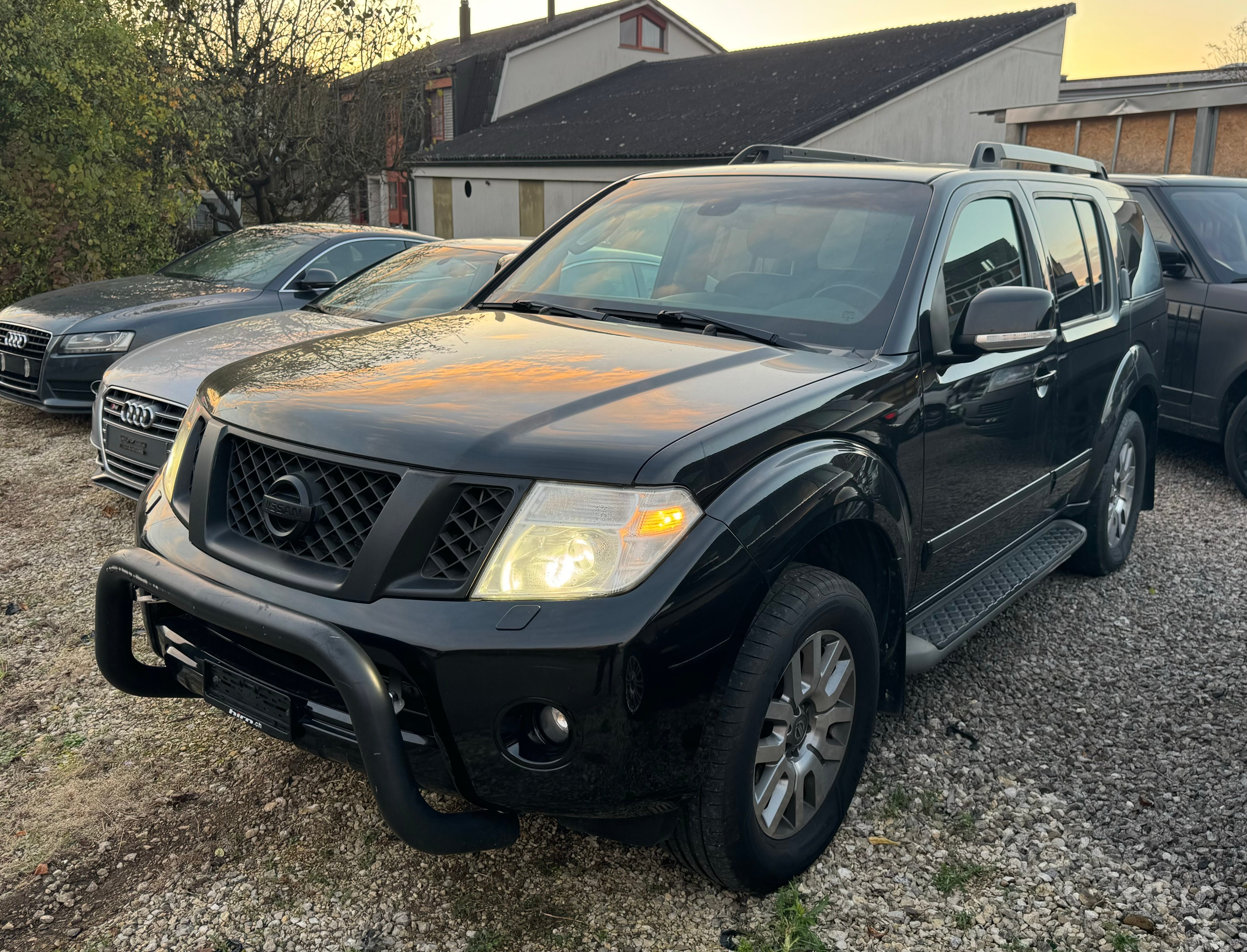 NISSAN Pathfinder 3.0 dCi LE Automatic