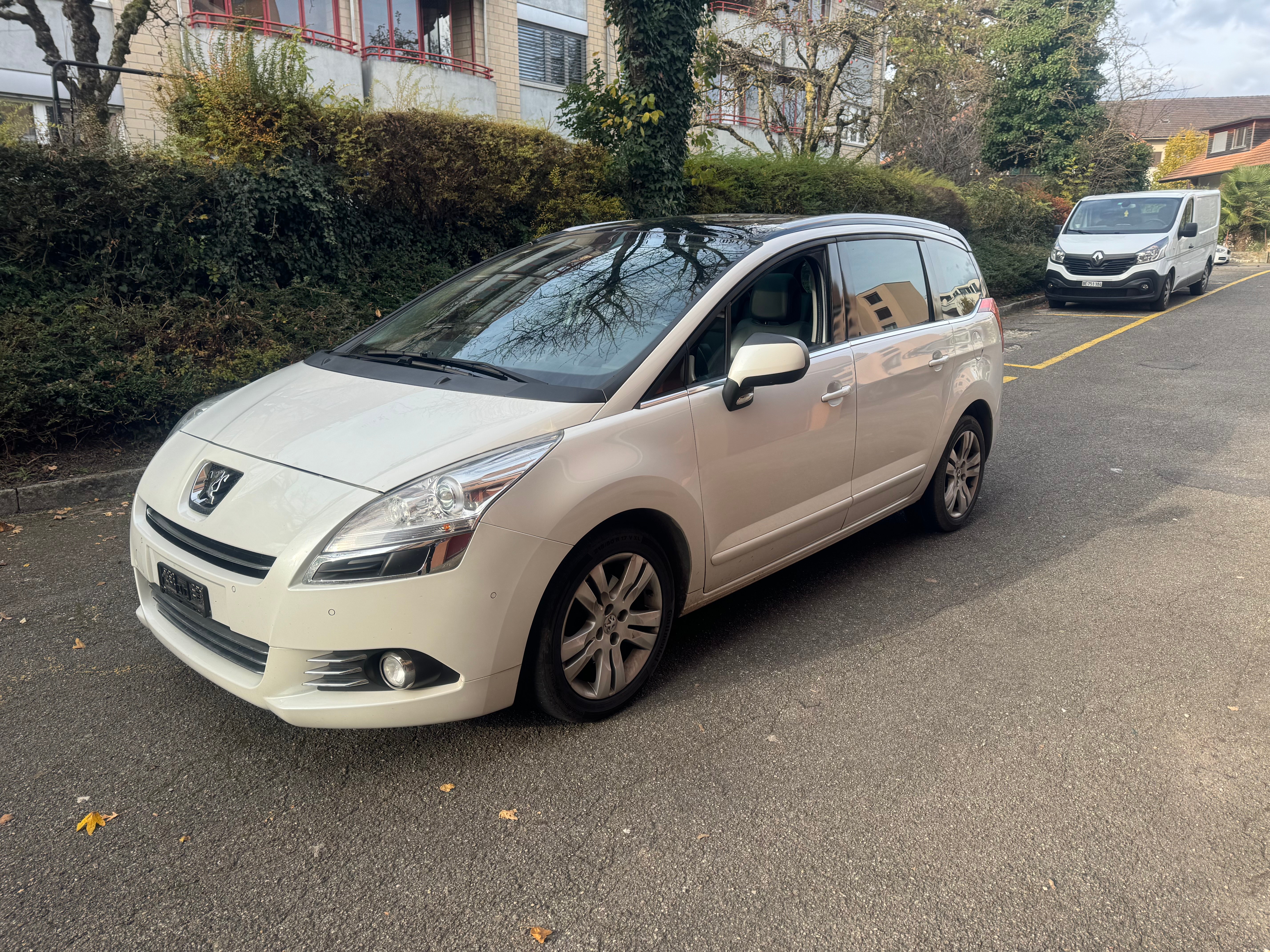 PEUGEOT 5008 2.0 HDI Business Automatic