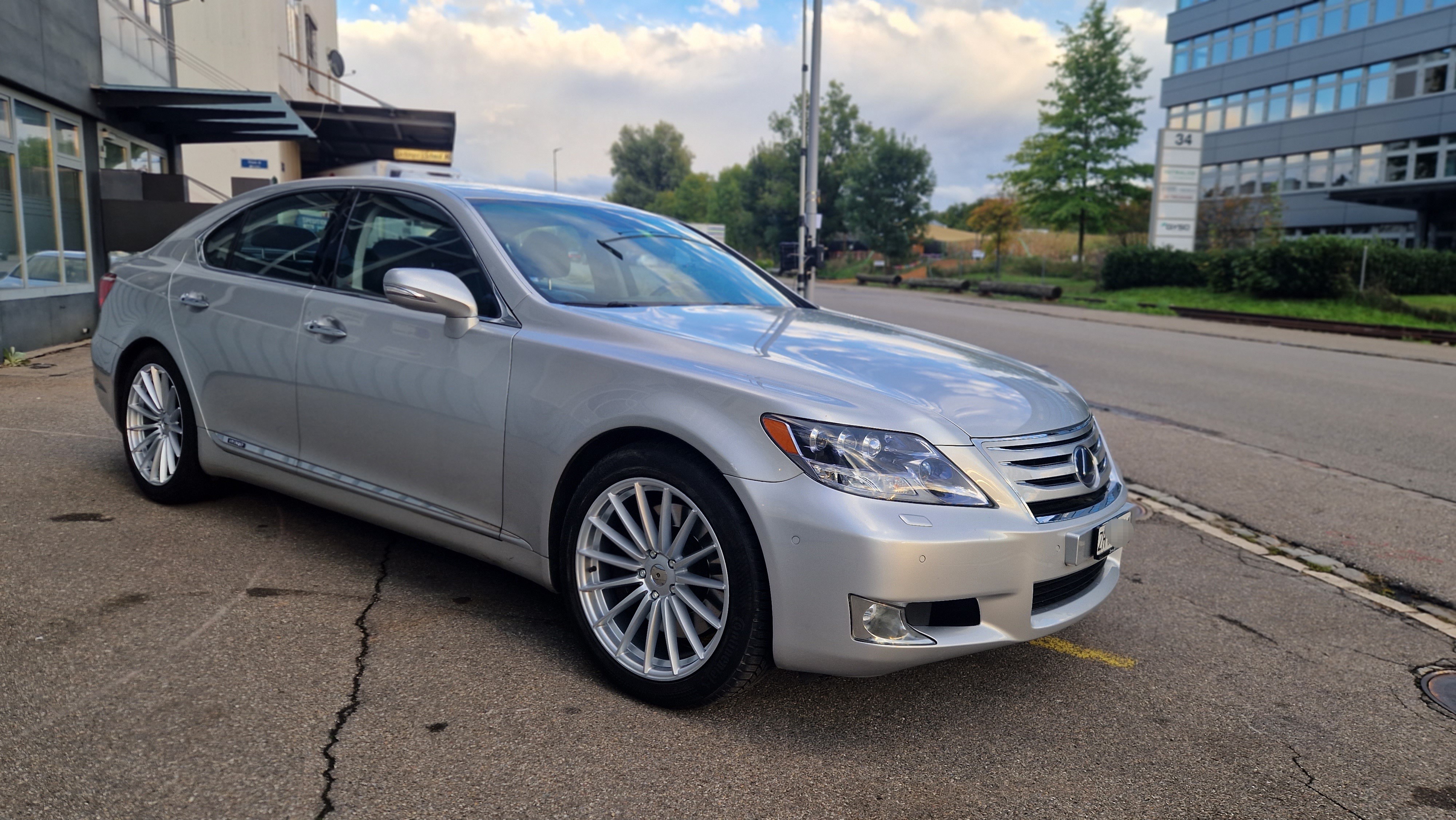 LEXUS LS 600h 5.0 V8 AWD Automatic