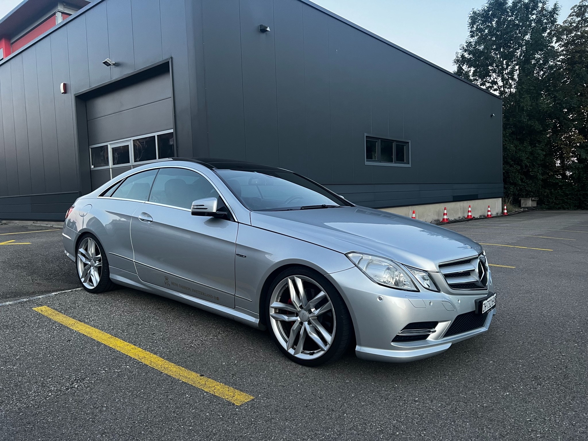 MERCEDES-BENZ E 250 CGI BlueEfficiency 7G-Tronic