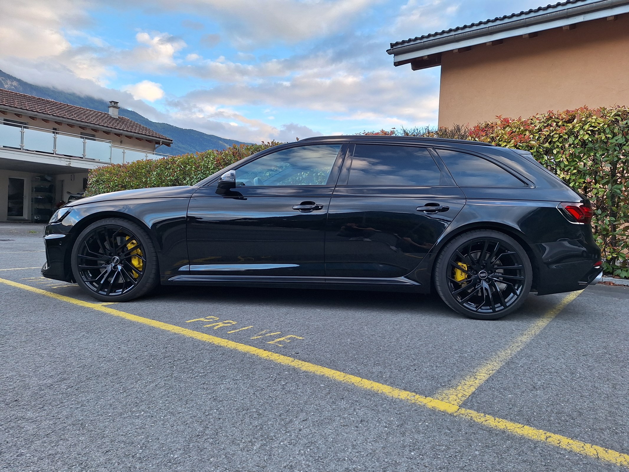 AUDI RS4 Avant quattro tiptronic