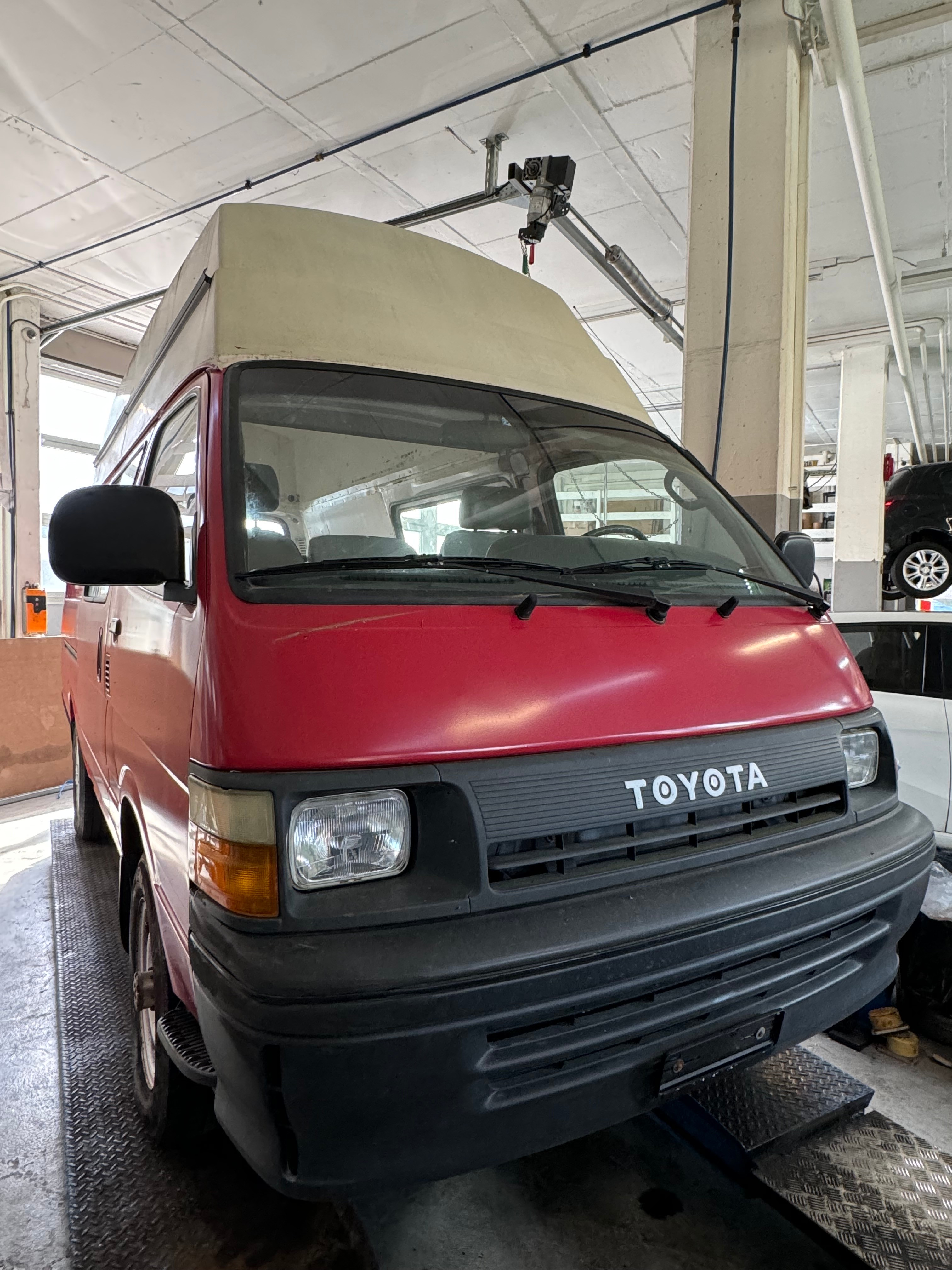 TOYOTA Hiace 2.4 EFI 4x4 Wagon