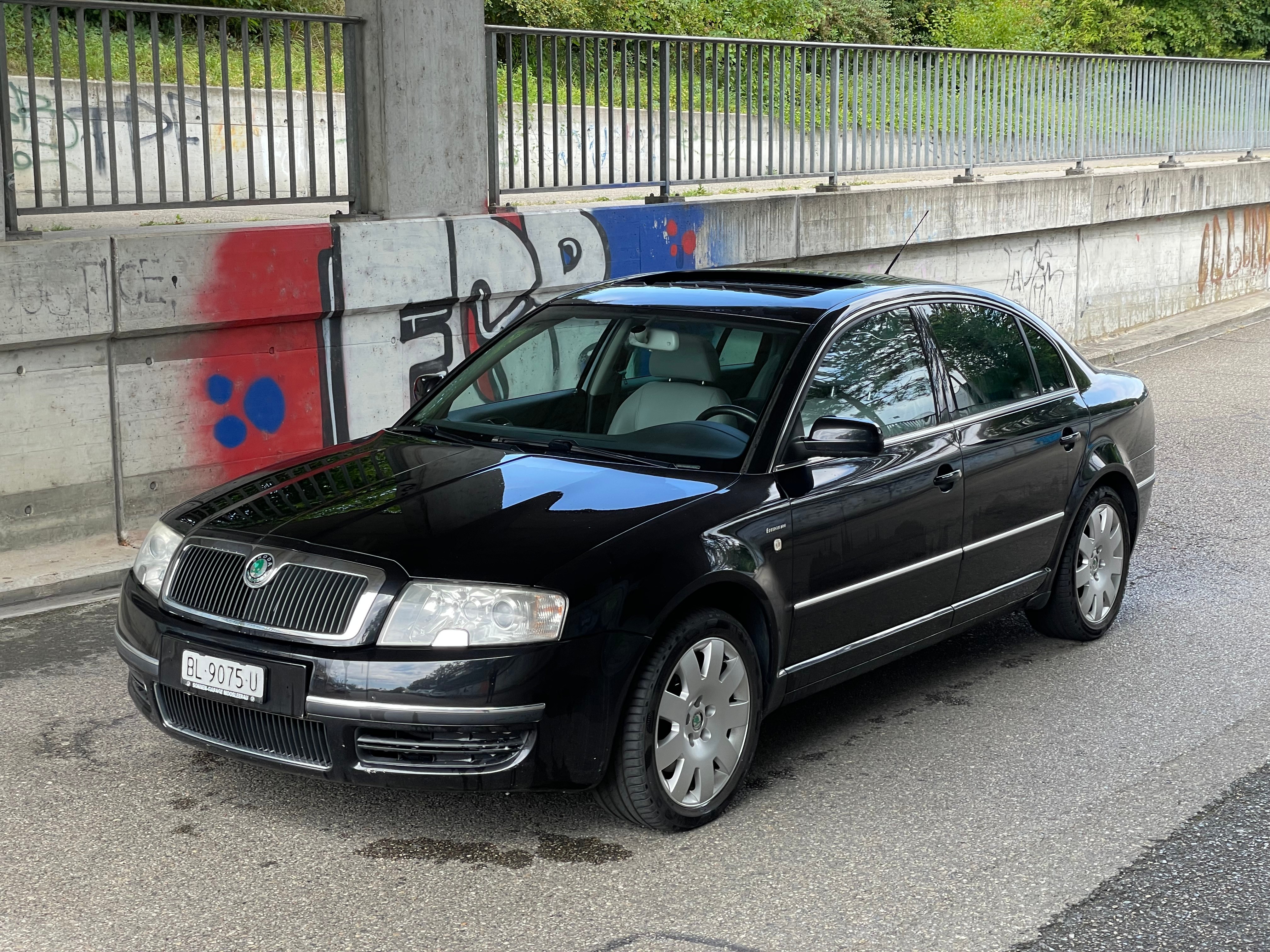 SKODA Superb 2.8 V6 Edition 100