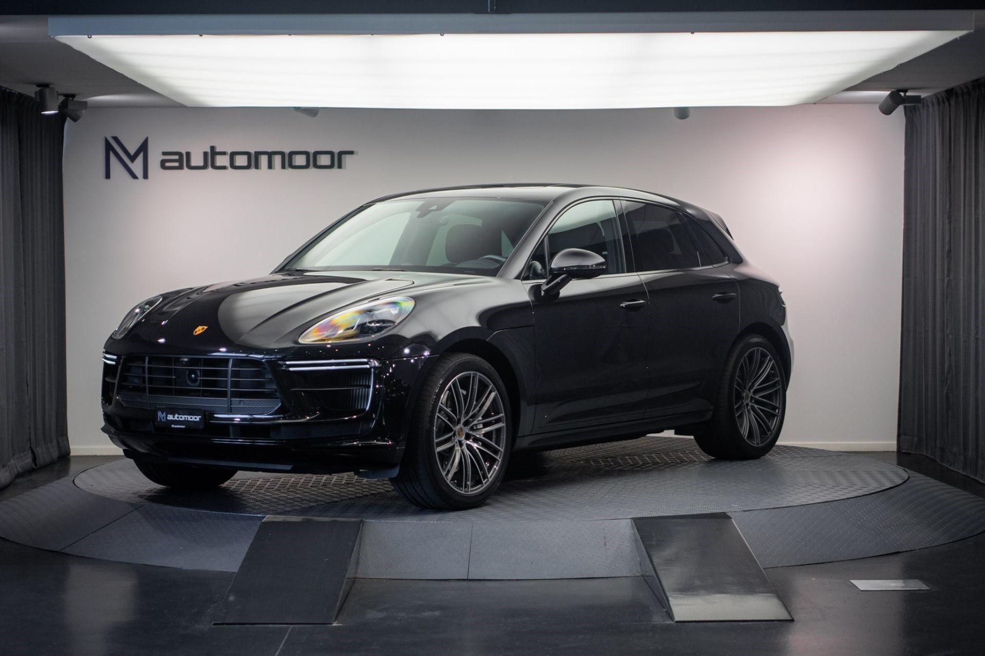 PORSCHE MACAN Turbo PDK *Panorama* *Sport Chrono* *CH-Fahrzeug*