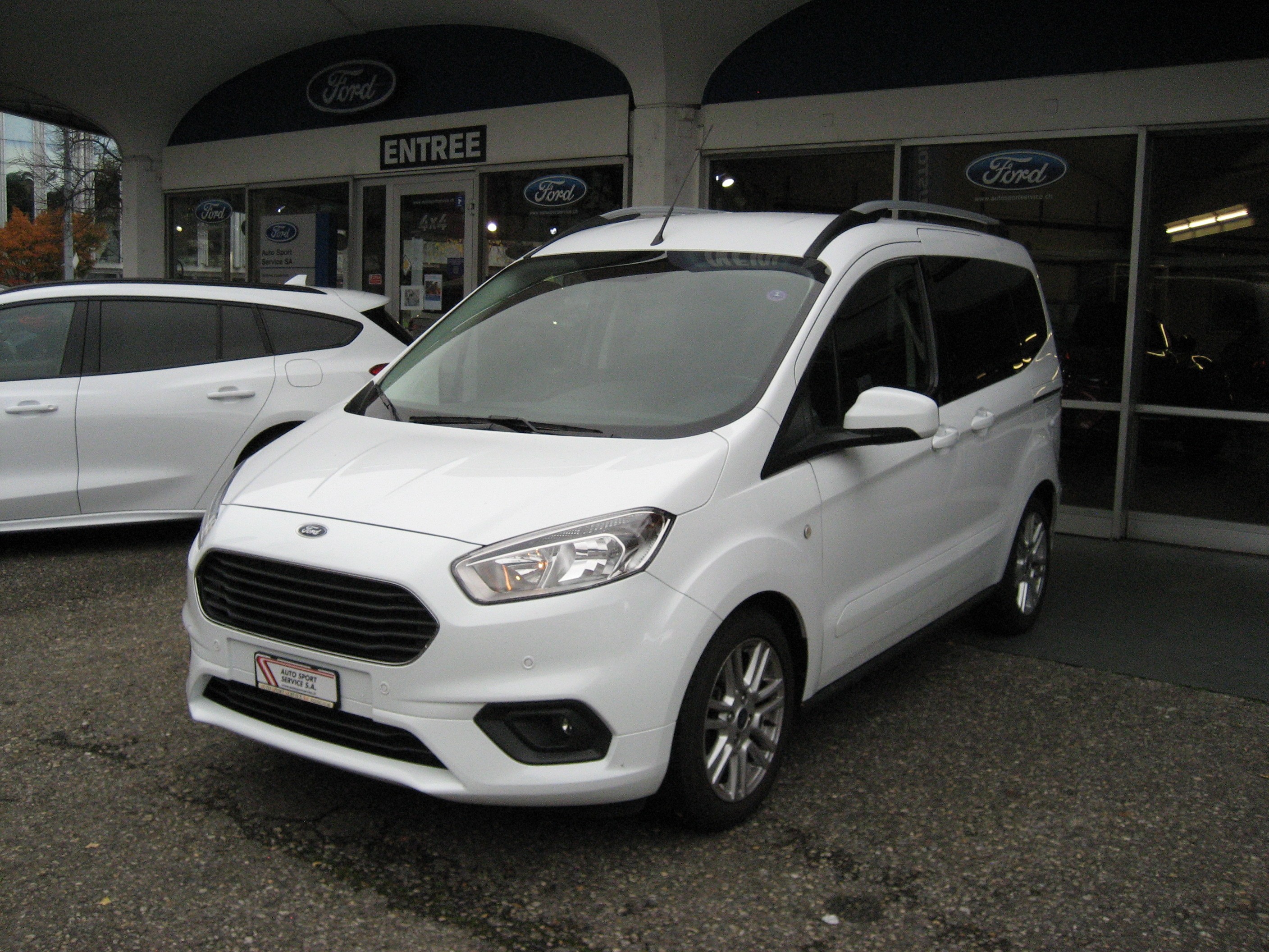 FORD Tourneo Courier 1.0 SCTi Titanium