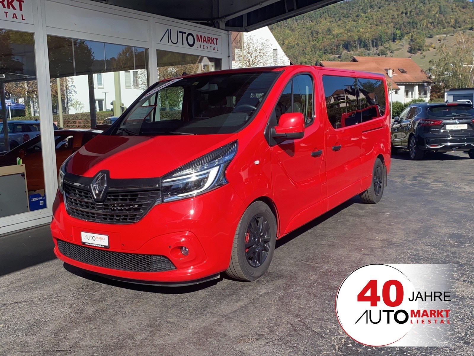 RENAULT Trafic Blue dCi 170 EDC Grand Passenger Intens