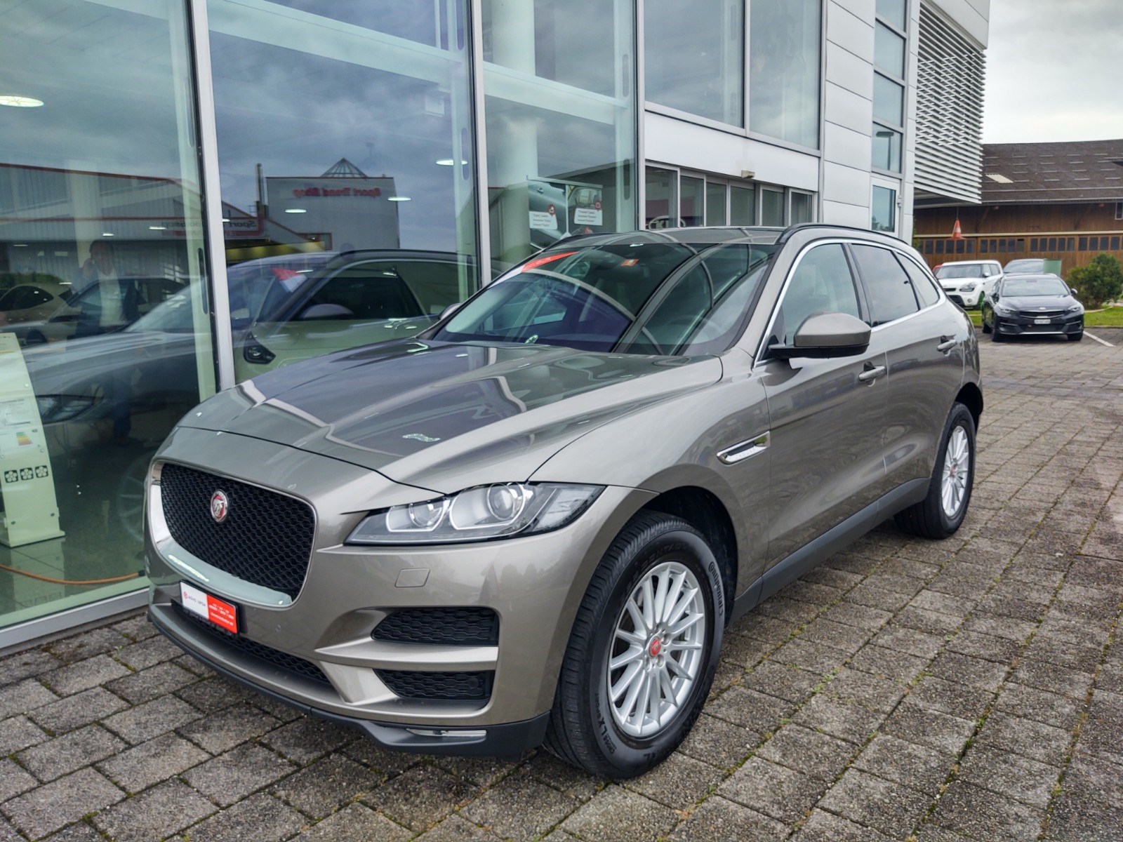 JAGUAR F-Pace 2.0d Prestige Advantage AWD Automatik