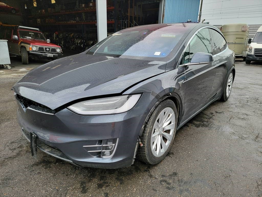 TESLA Model X 100 D Performance