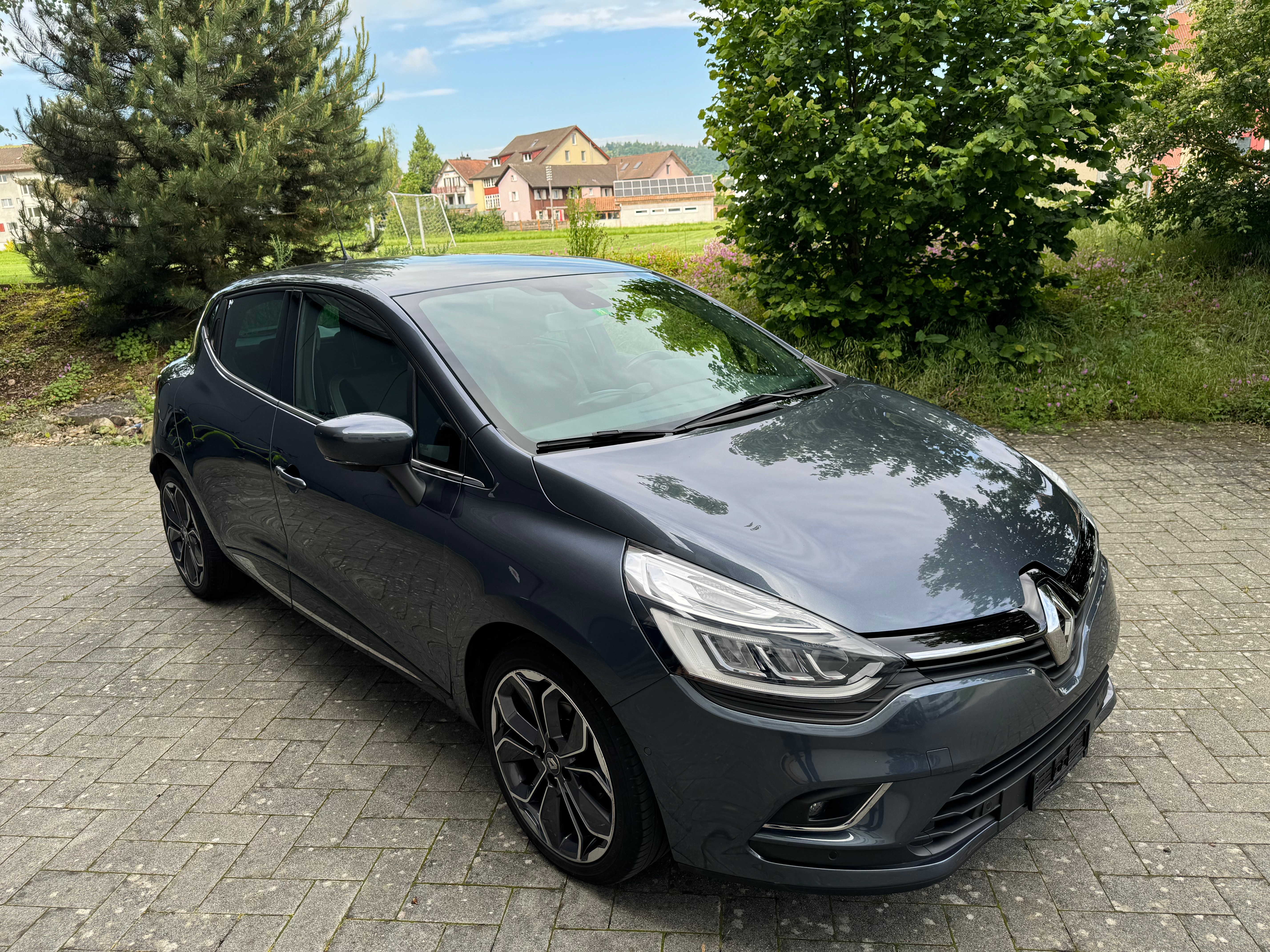 RENAULT Clio 1.2 16V T Swiss Edition EDC