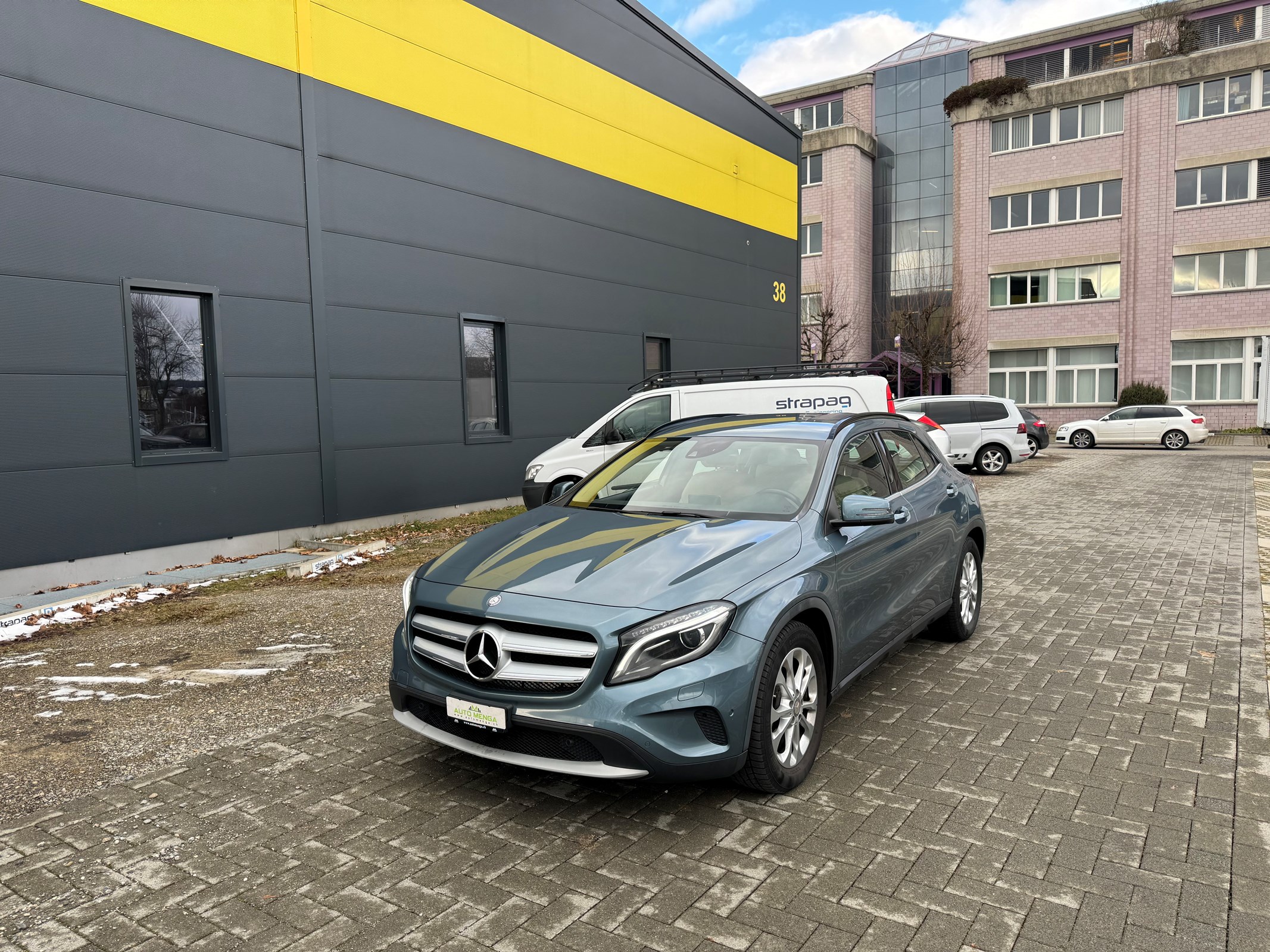 MERCEDES-BENZ GLA 200 Style 7G-DCT