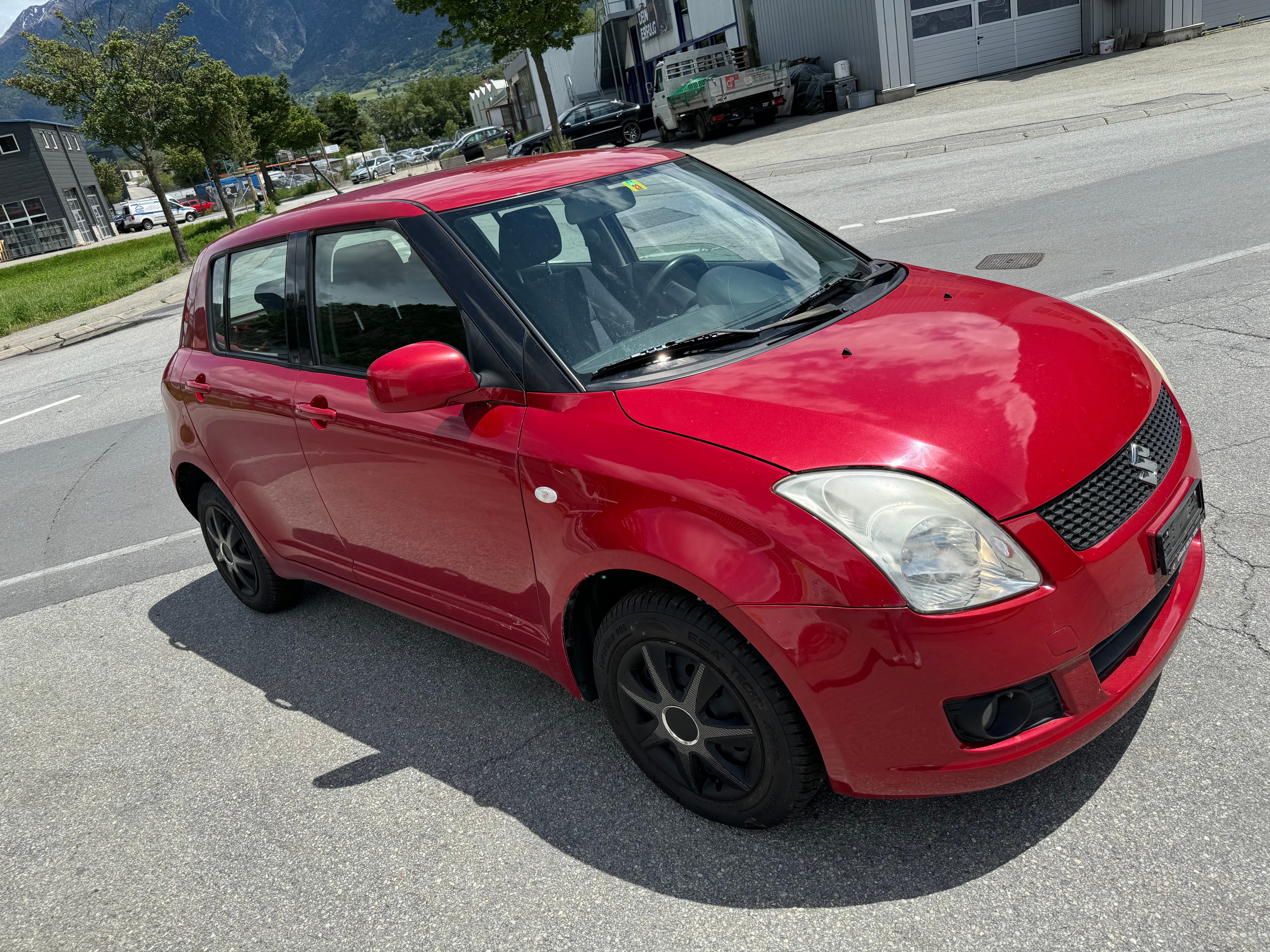 SUZUKI Swift 1.3i 16V GL Top Piz Sulai LE 4x4