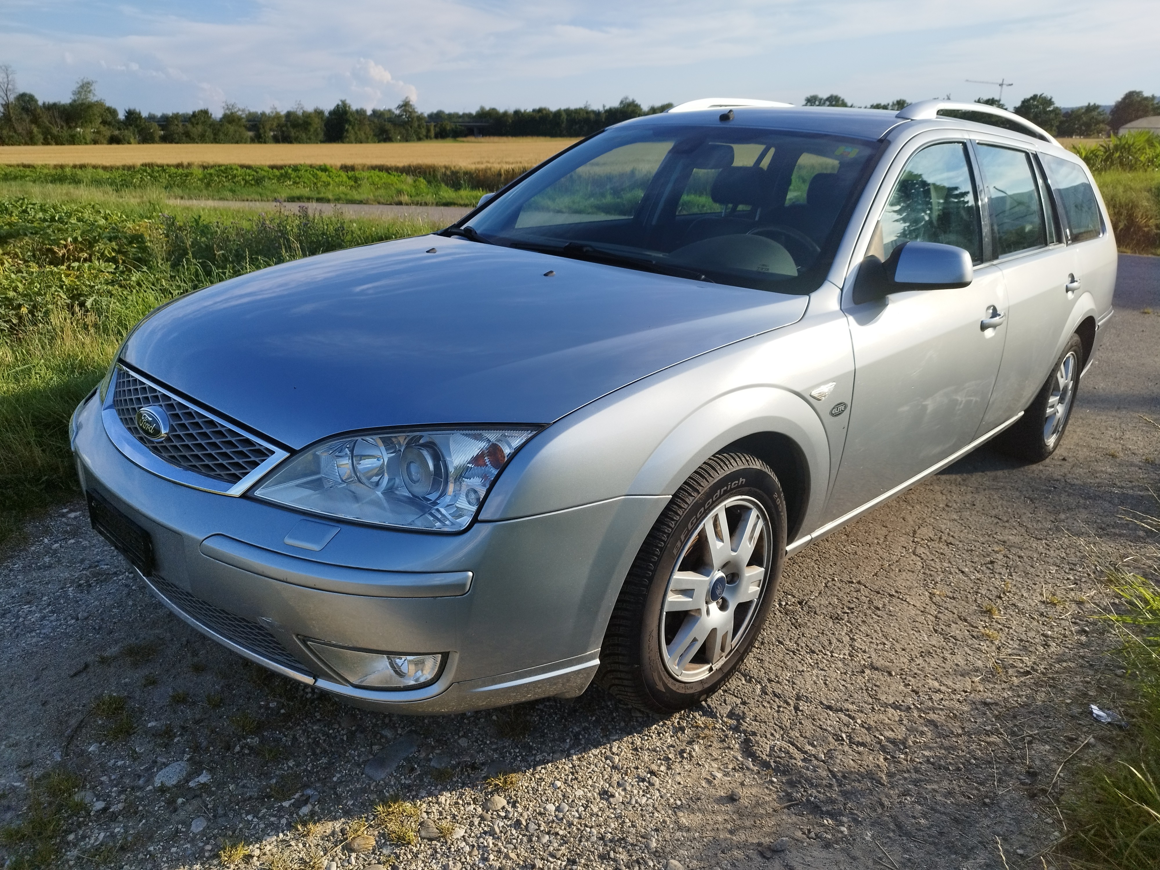 FORD Mondeo 2.5i V6 24V Ghia