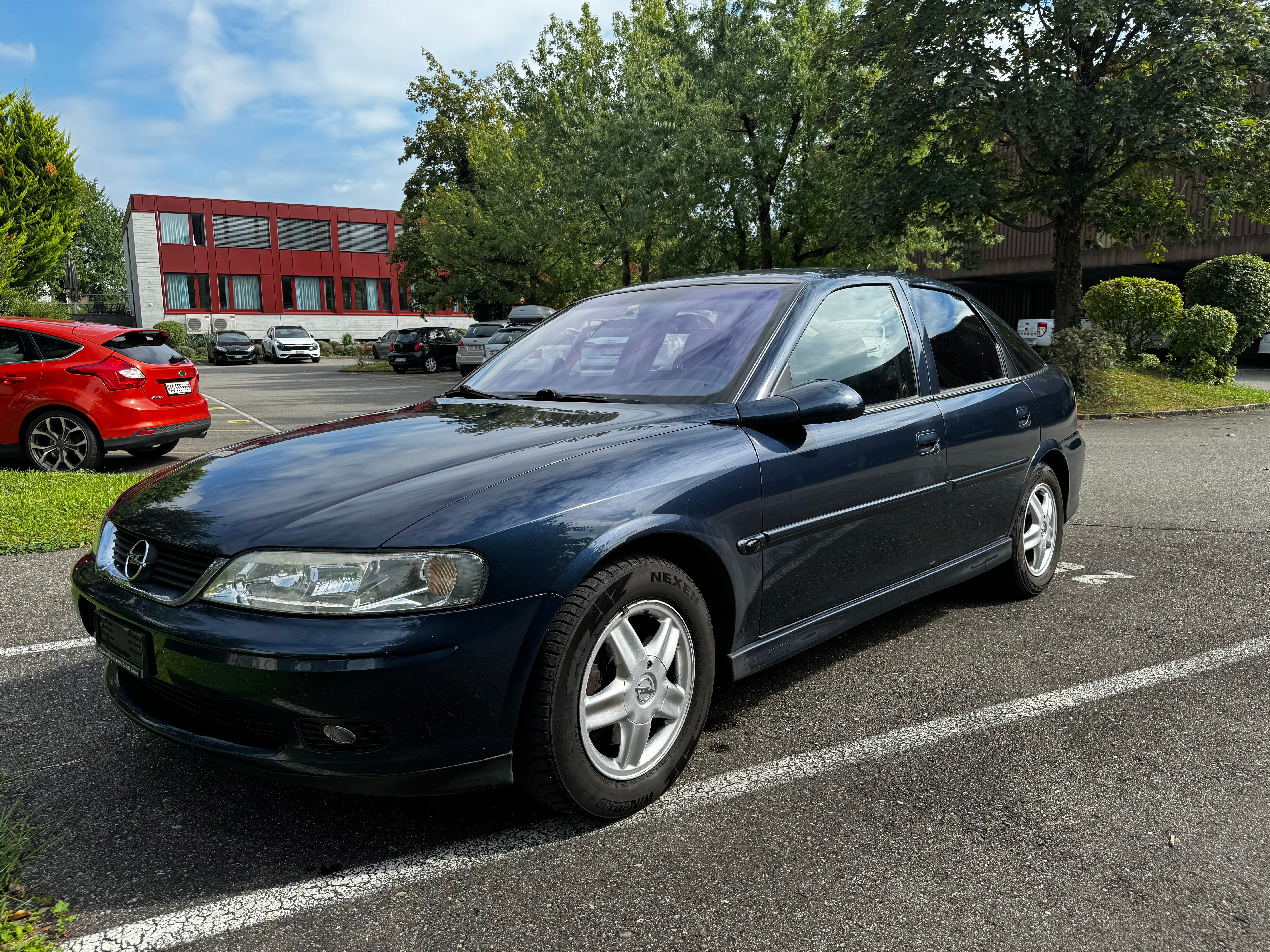 OPEL Vectra 2.2i 16V Comfort