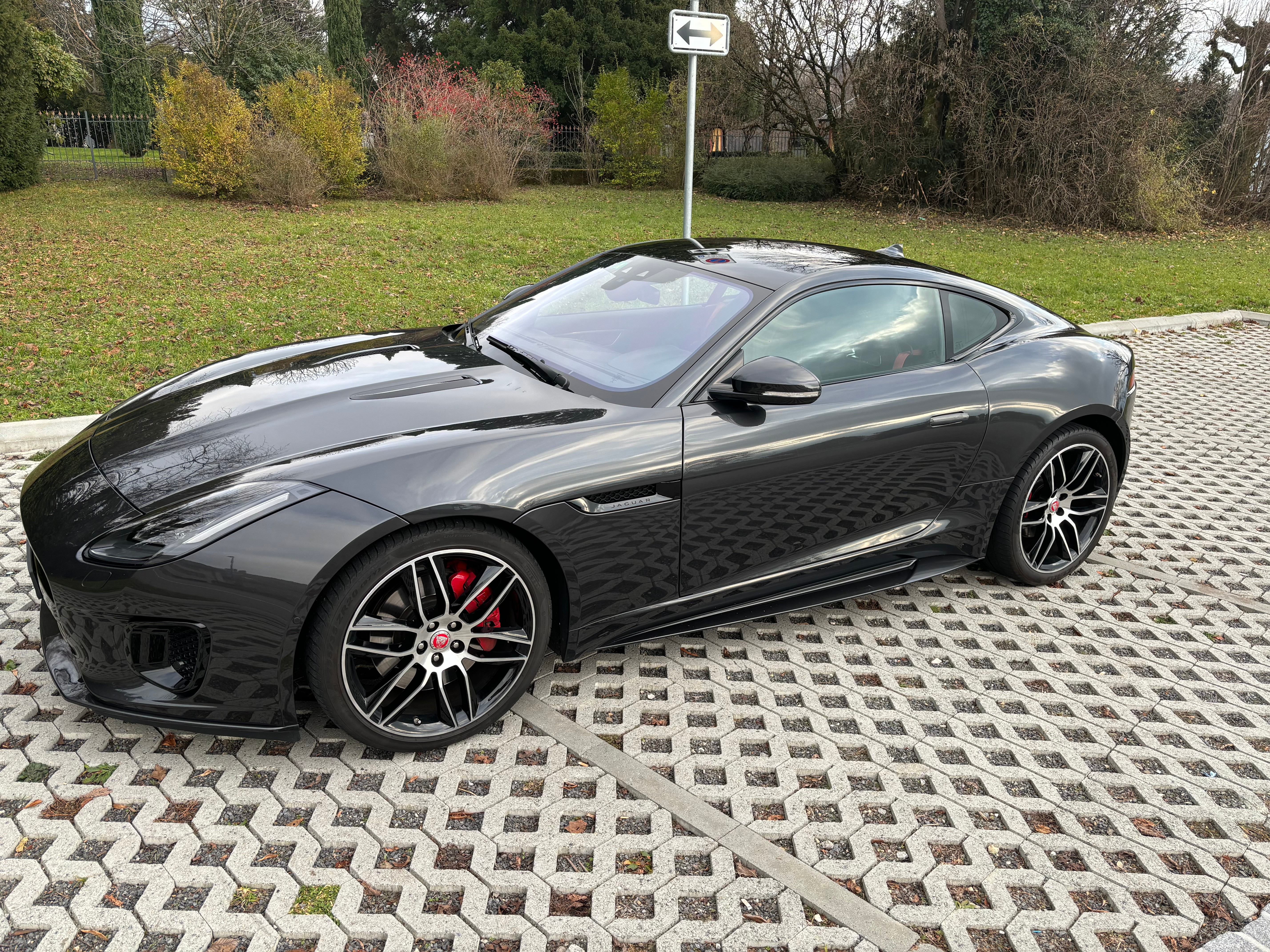 JAGUAR F-Type 2.0 I4 Chequered Flag Automatik