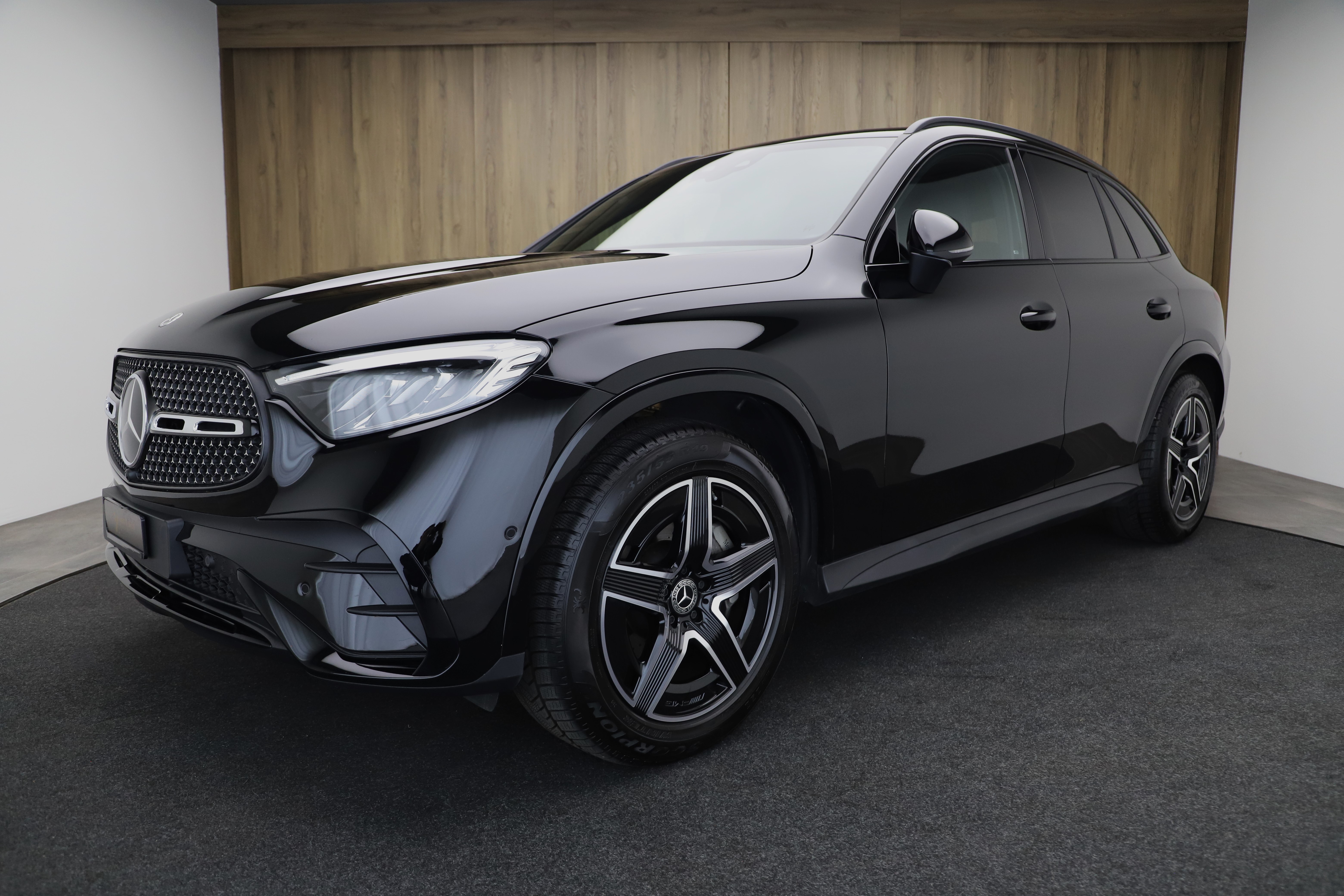 MERCEDES-BENZ GLC 300 4Matic AMG Line 9G-Tronic Night Paket