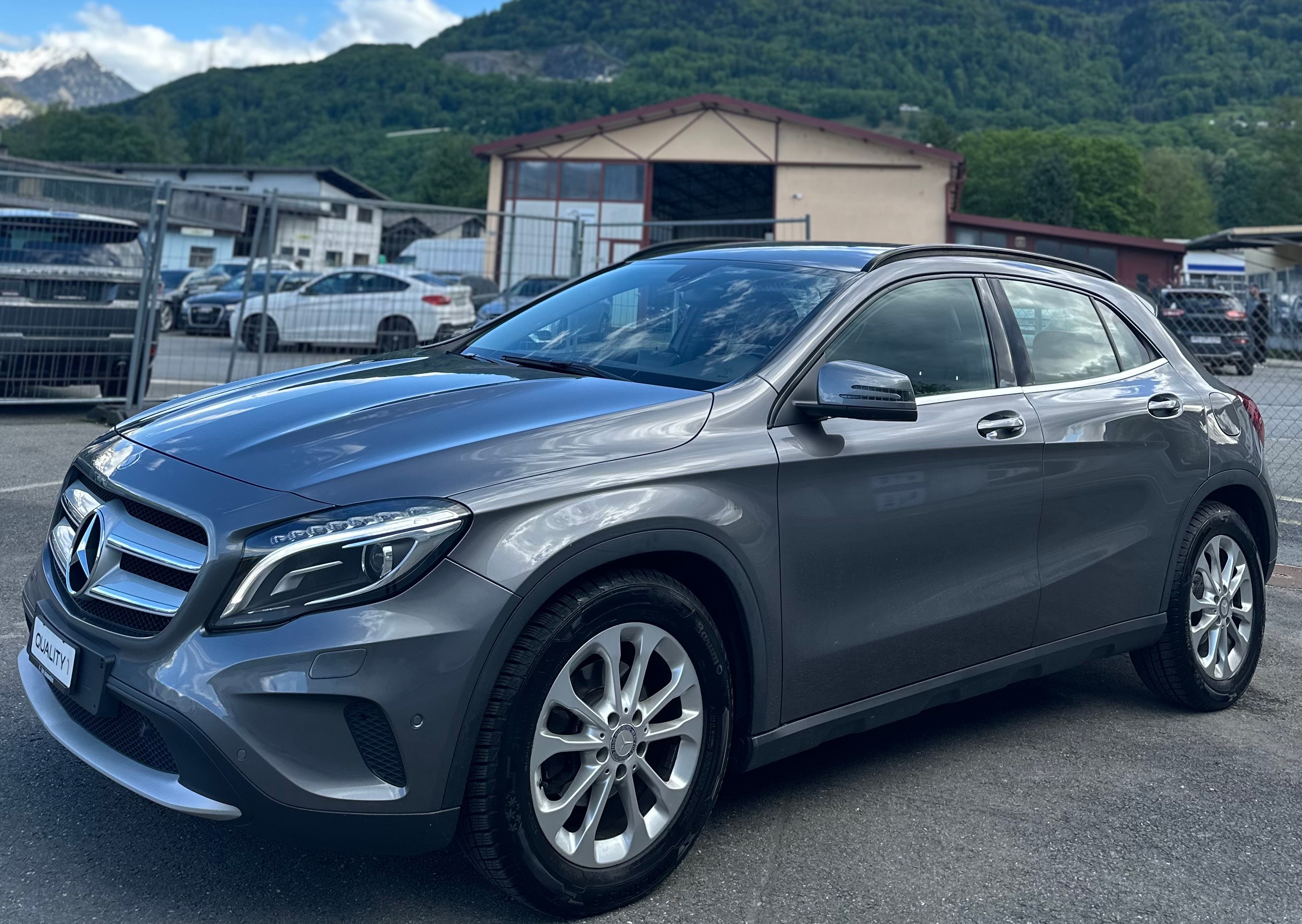 MERCEDES-BENZ GLA 200 Style 7G-DCT