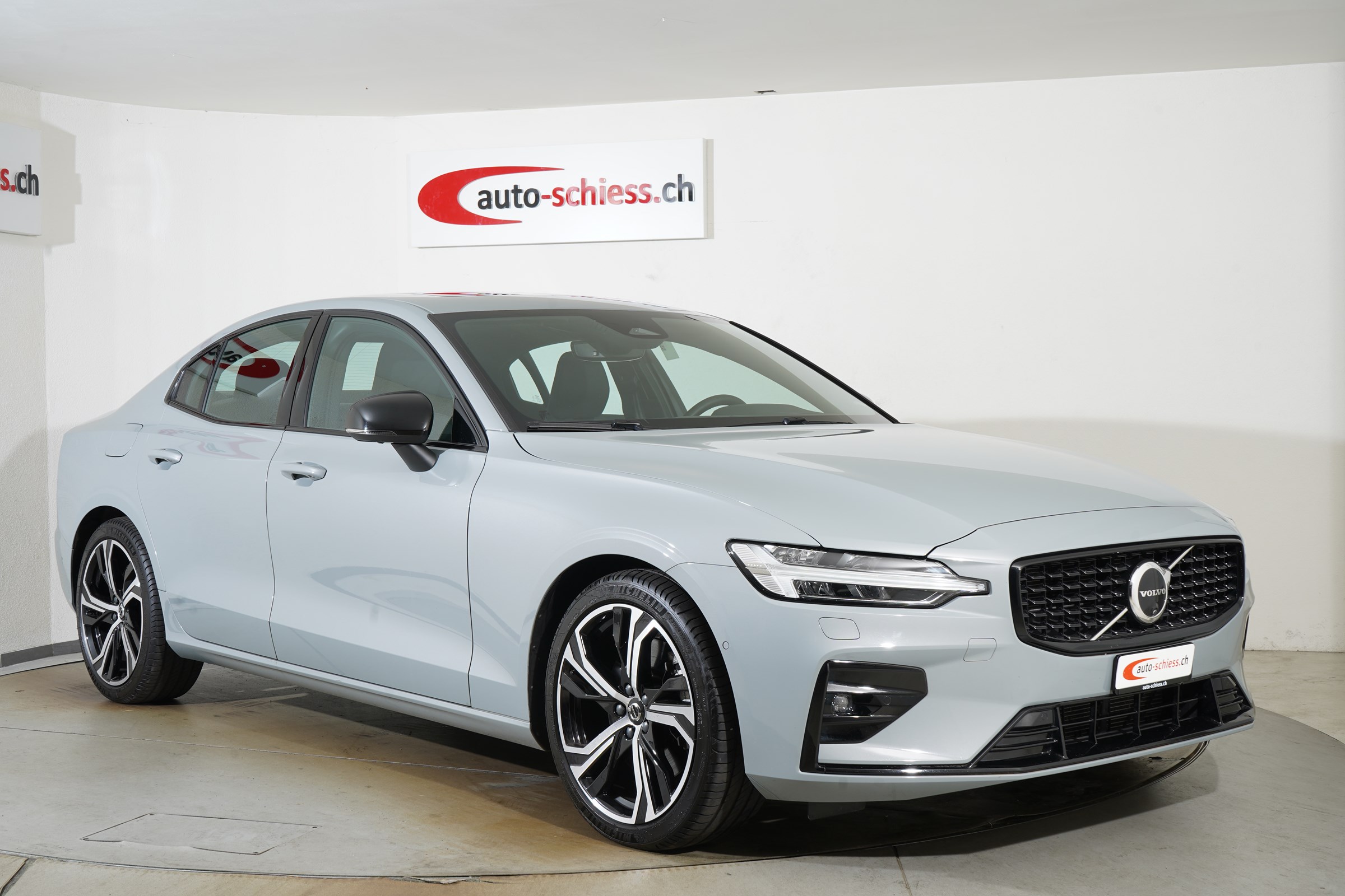 VOLVO S60 B5 AWD Benzin Mild Hybrid Ultimate Dark Geartronic