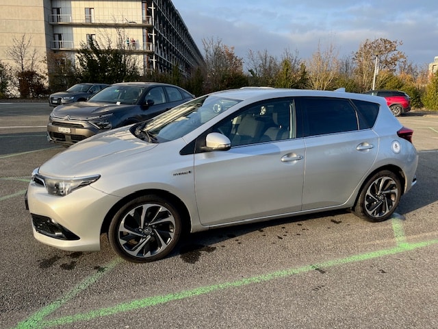 TOYOTA Auris 1.8 HSD Trend e-CVT