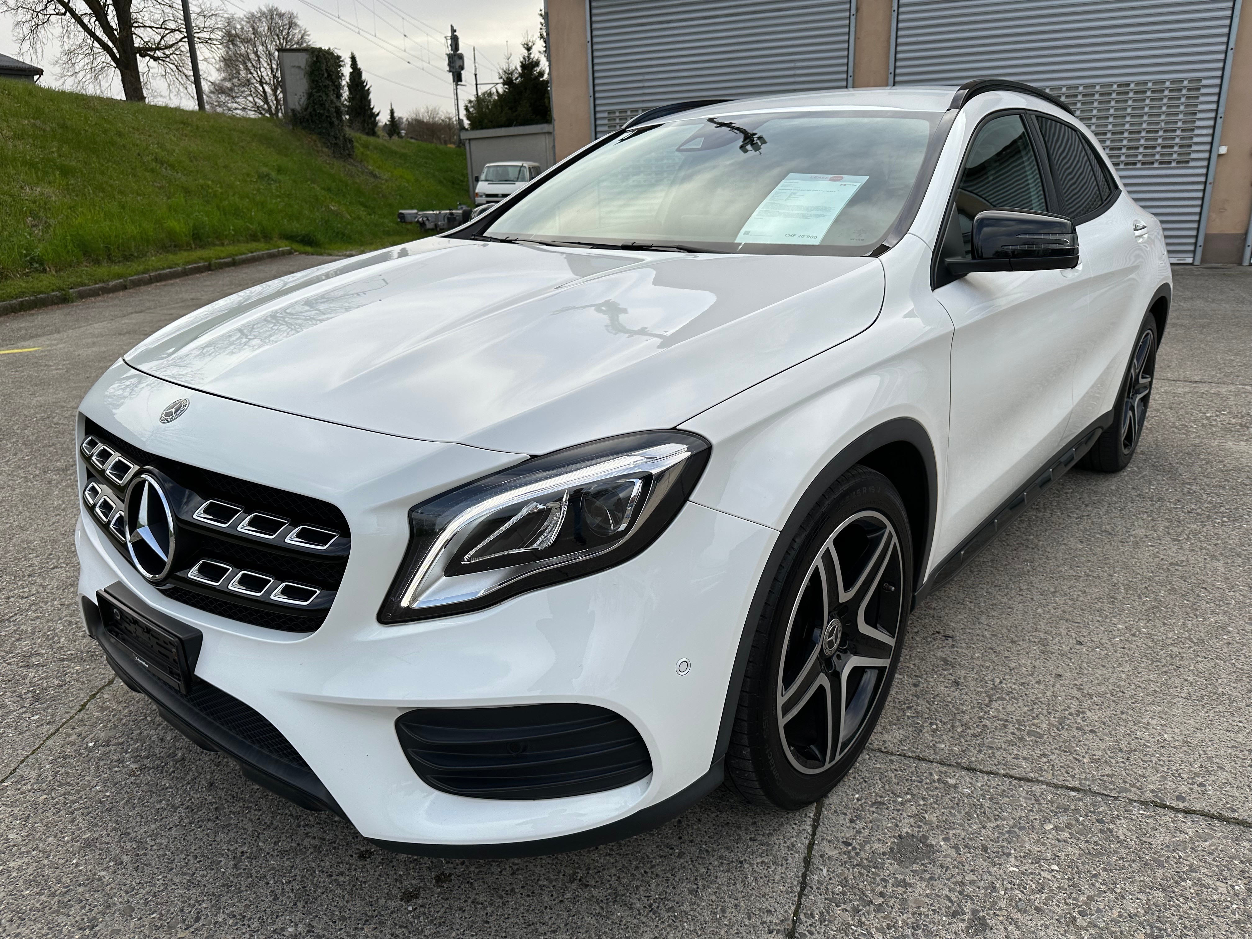 MERCEDES-BENZ GLA 200 AMG Line 7G-DCT