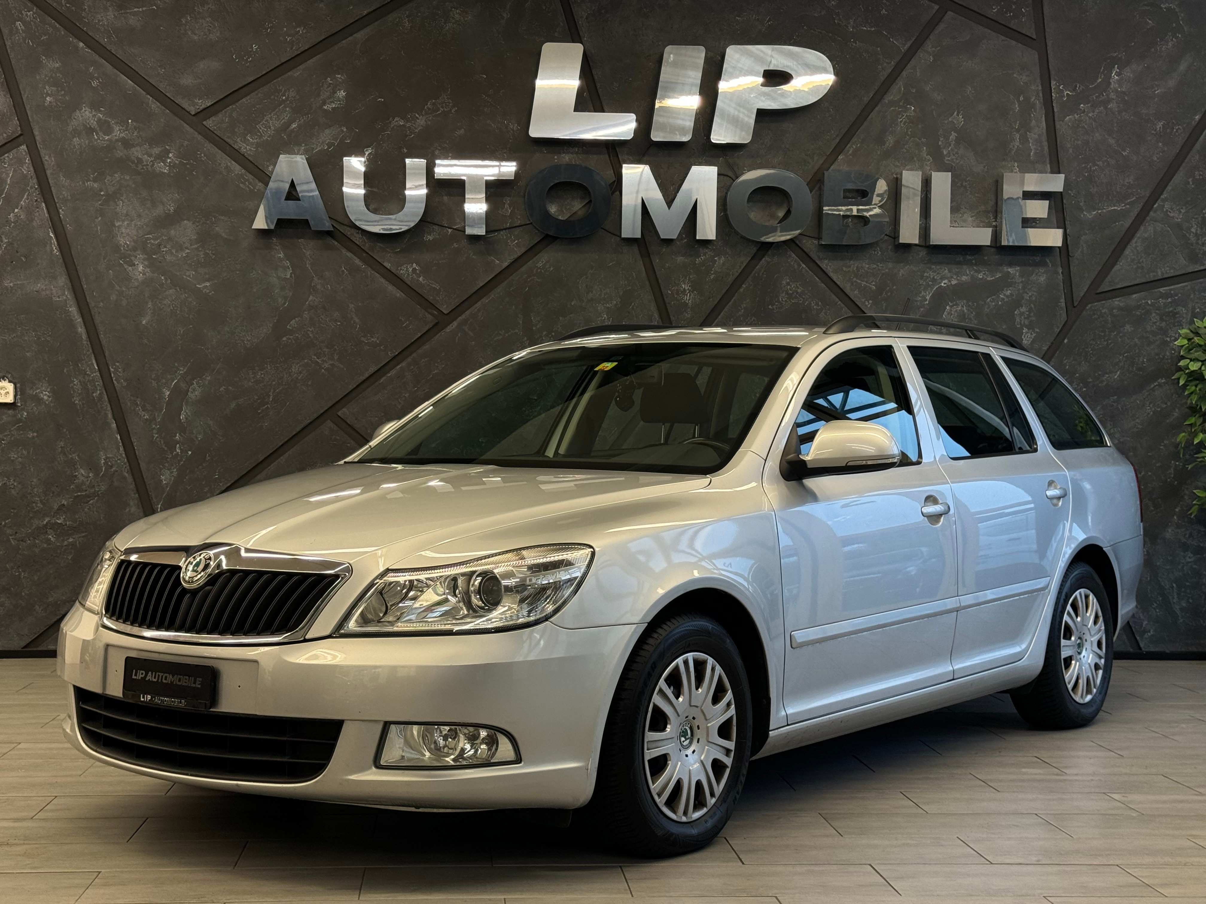 SKODA Octavia Combi 1.6 TDI Ambiente DSG