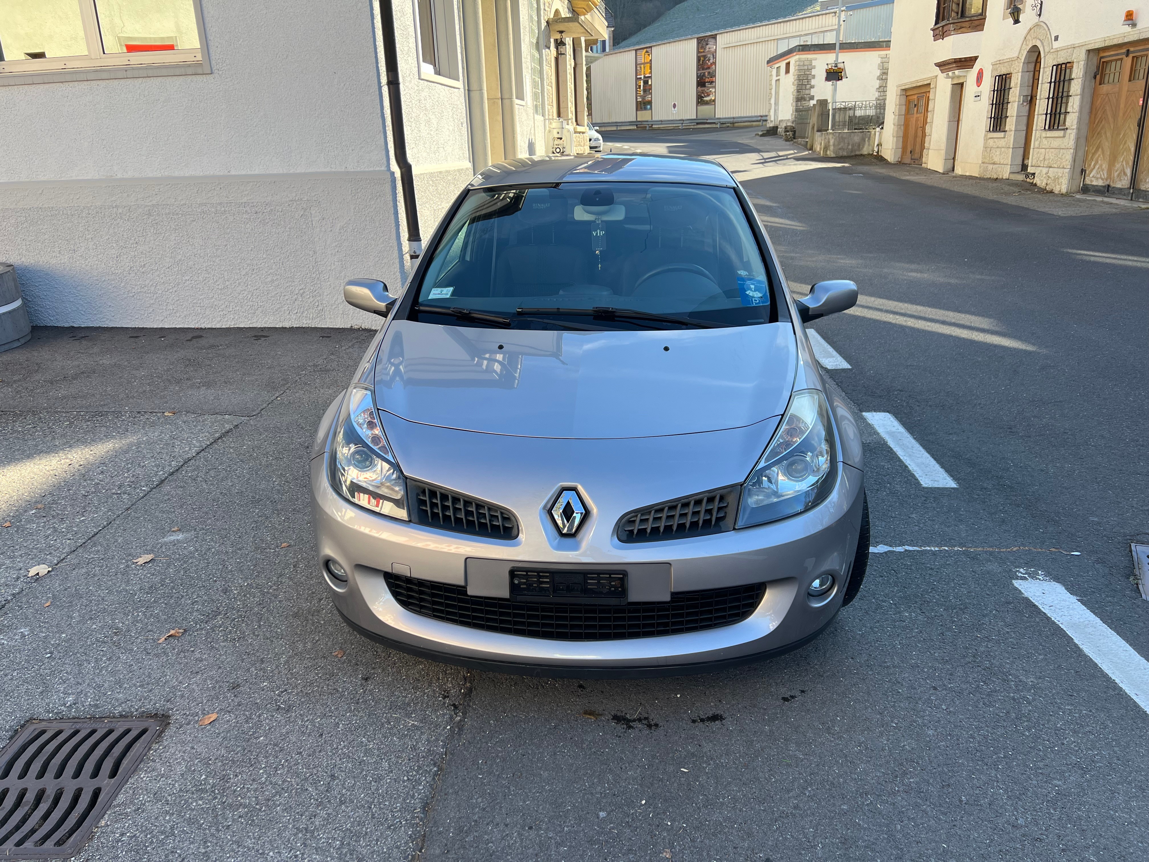 RENAULT Clio 2.0 16V Sport