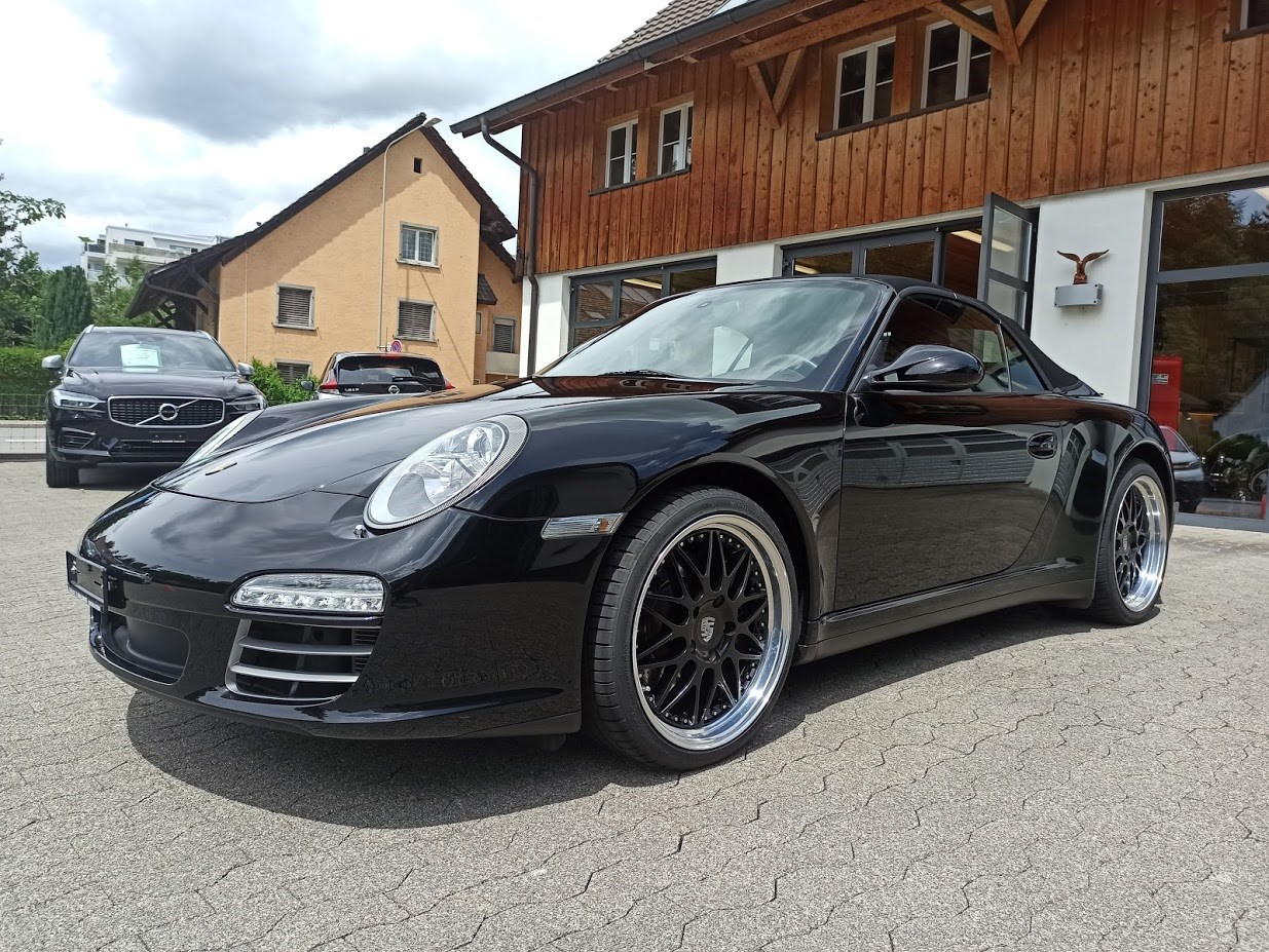 PORSCHE 911 Cabrio Carrera 4