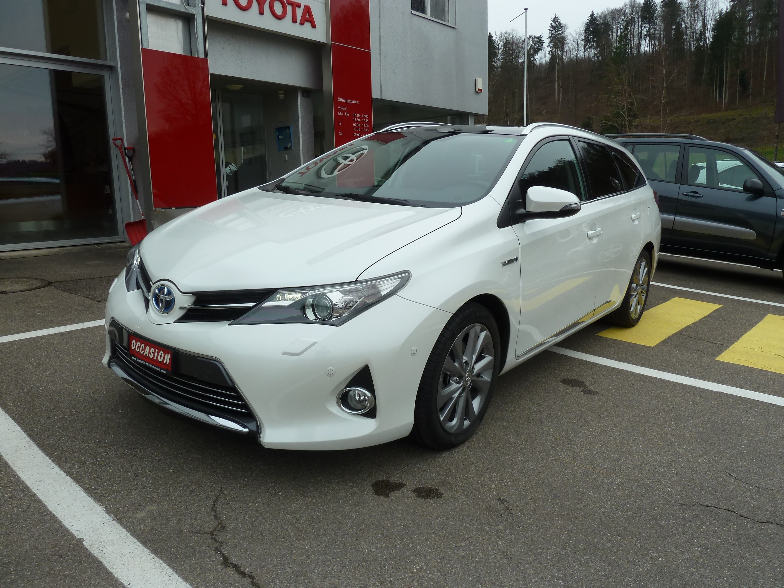 TOYOTA Auris Touring Sports 1.8 16V HSD Linea Sol