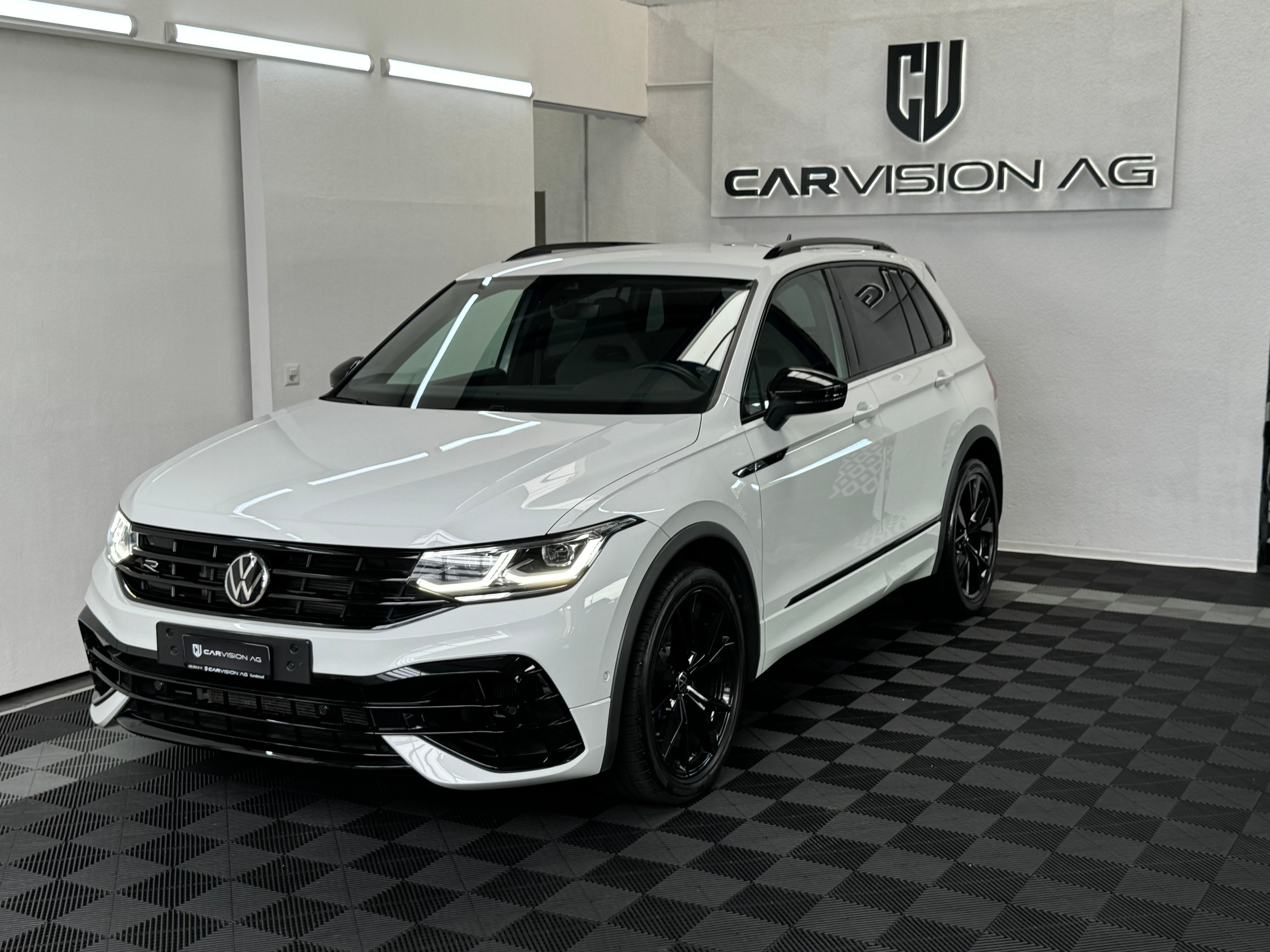 VW Tiguan 2.0TSI R 4Motion DSG * IQ-LIGHT *