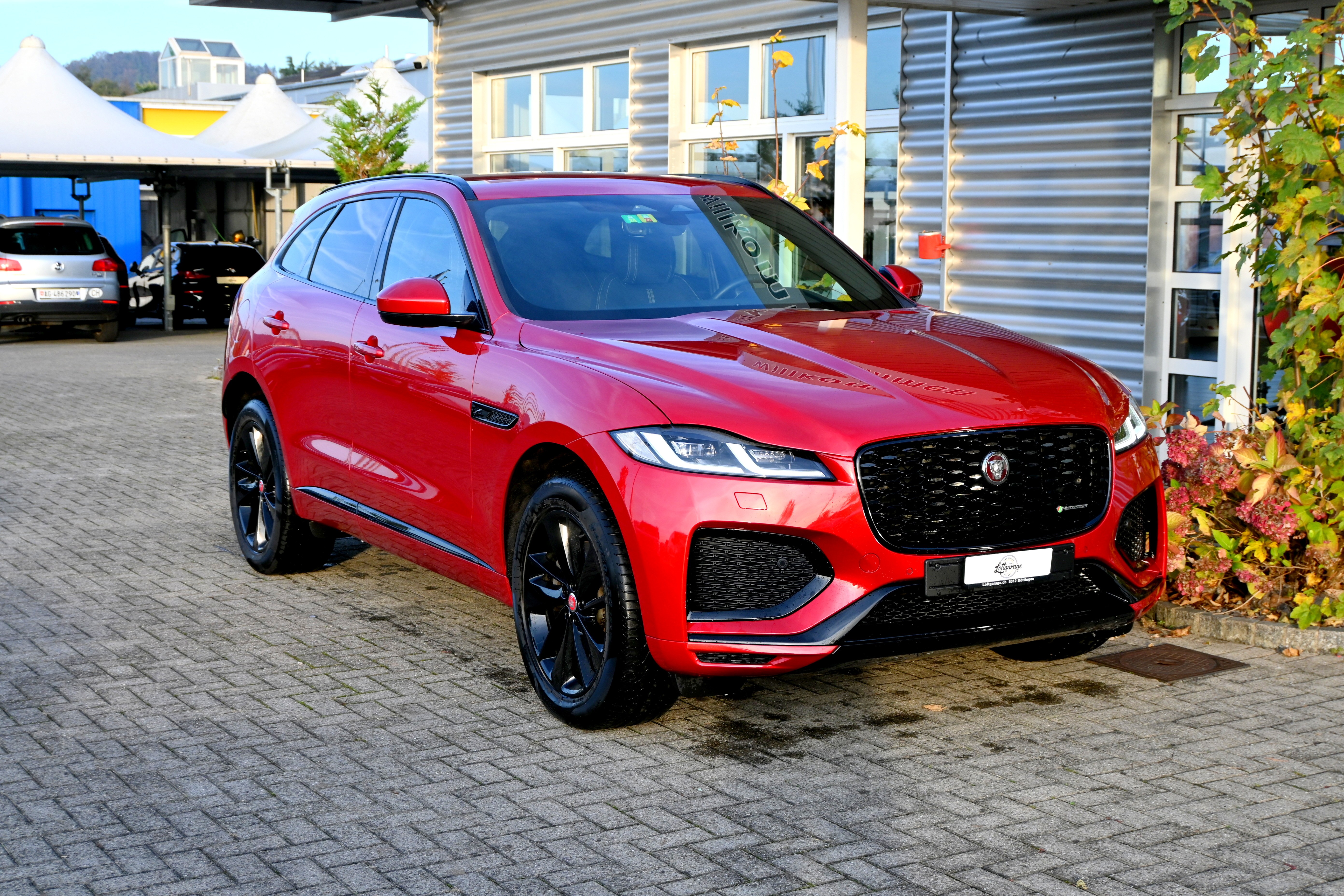 JAGUAR F-Pace 2.0 P250 R-Dynamic Black AWD / Werksgarantie 07.2025