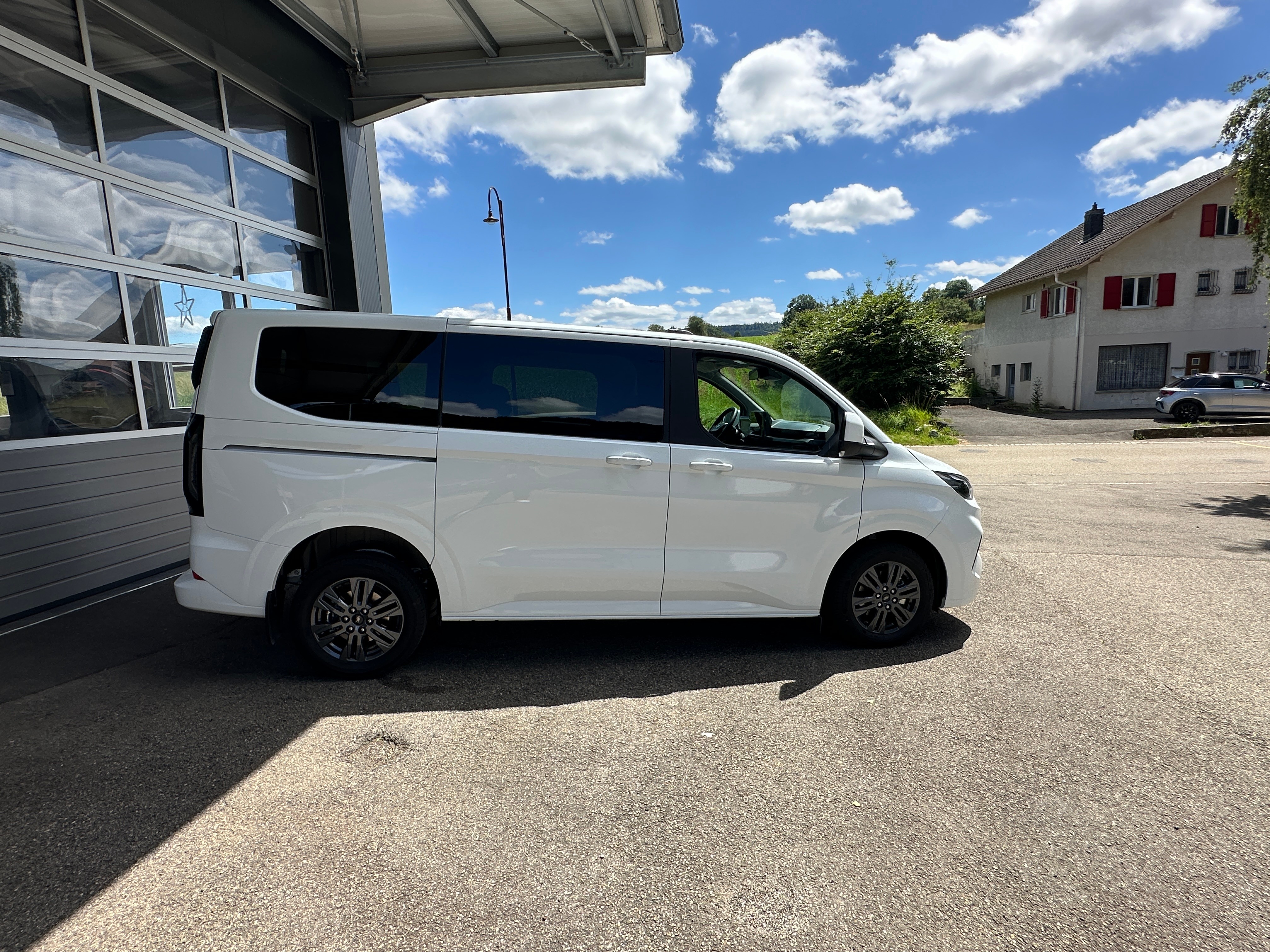 FORD Tourneo Bus 320 L1H1 Titanium Automat