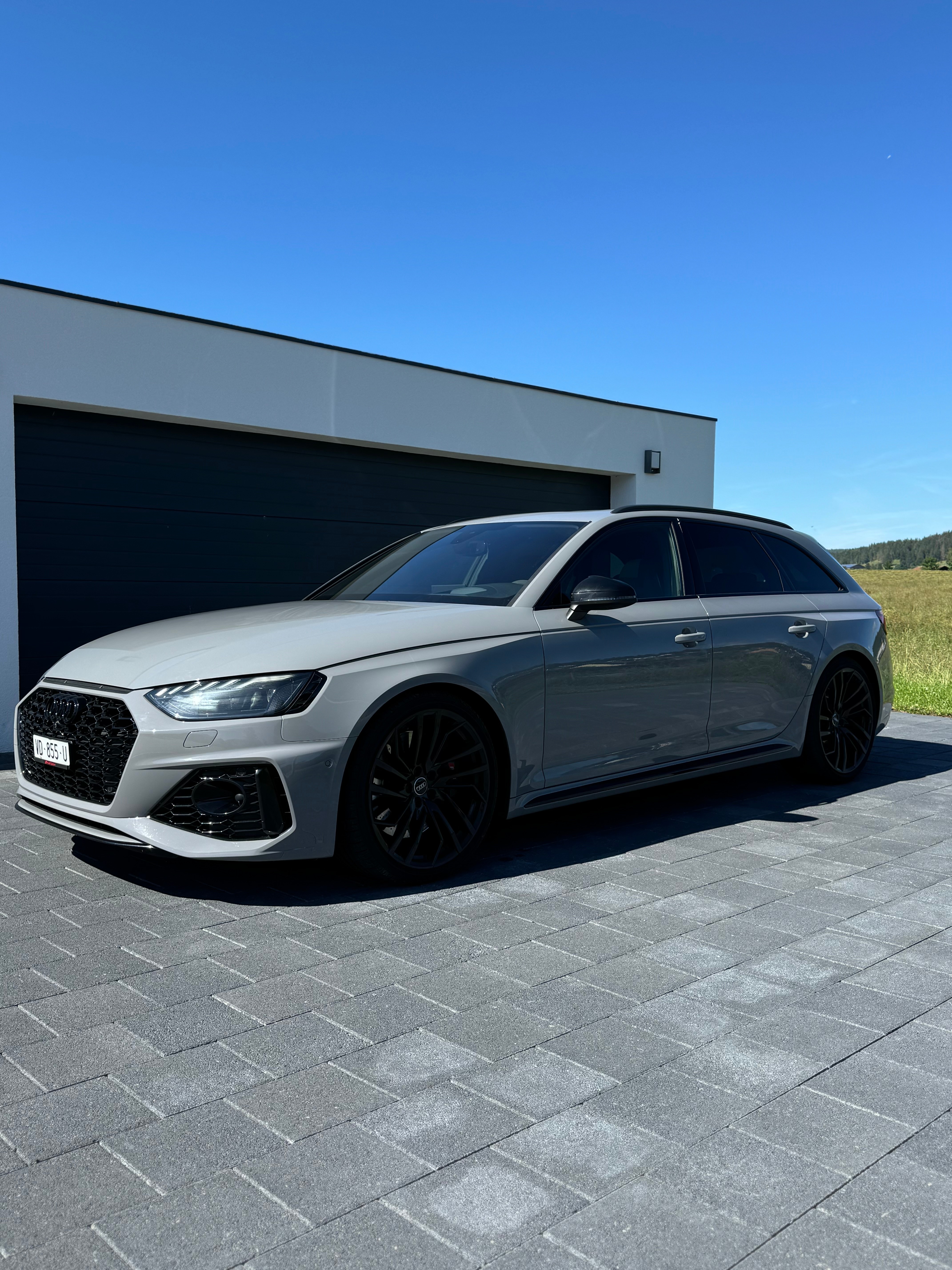 AUDI RS4 Avant quattro tiptronic