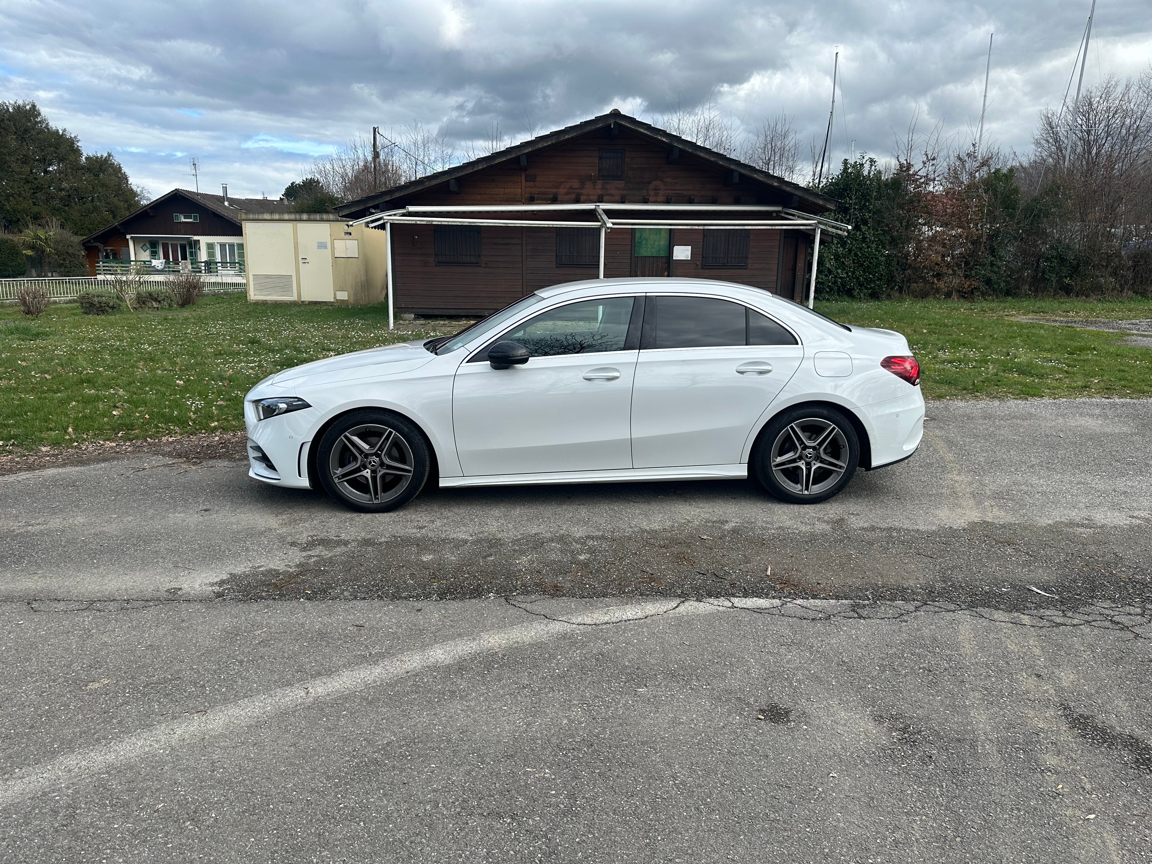 MERCEDES-BENZ A 180 AMG Line 7G-DCT