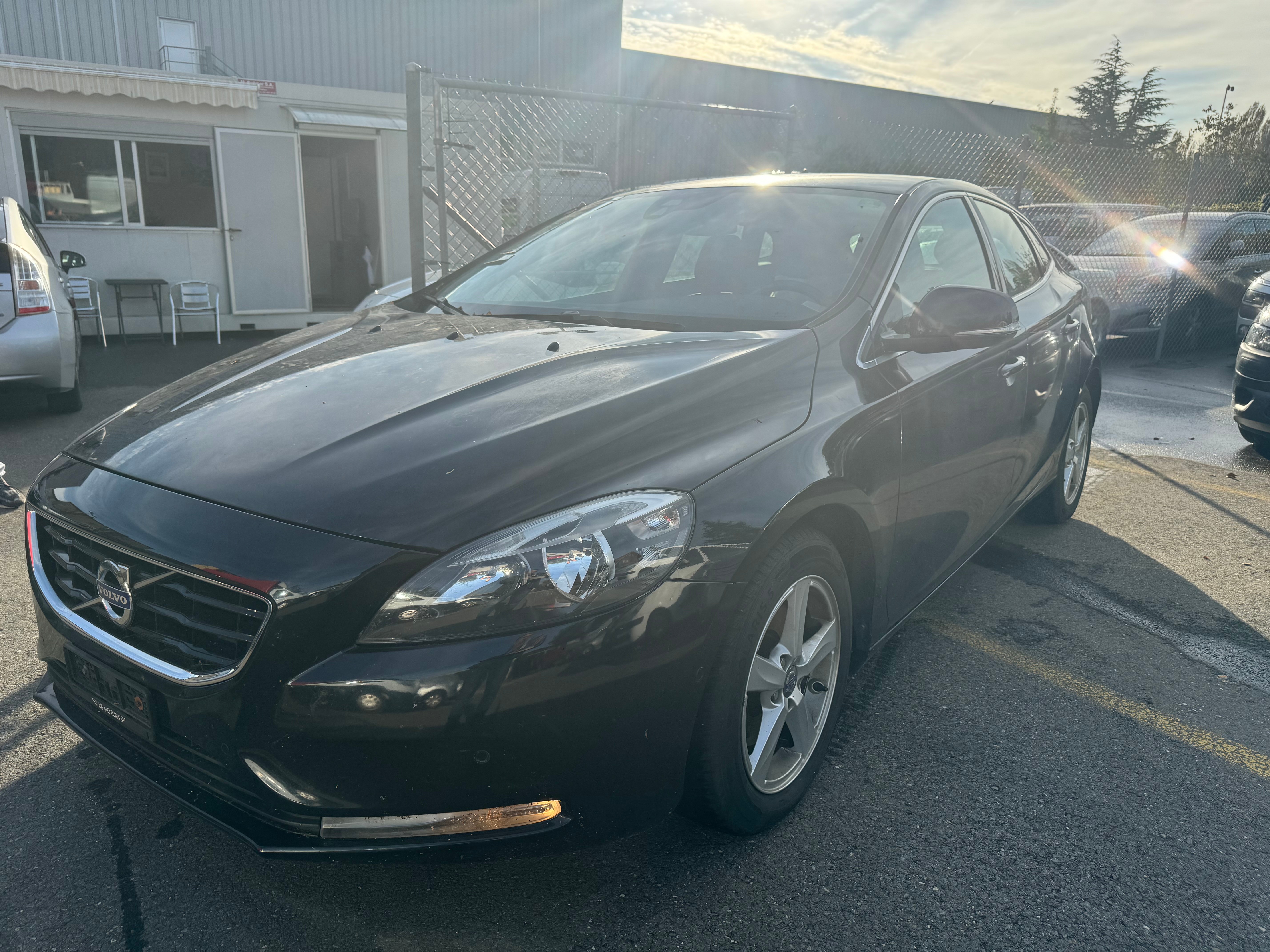 VOLVO V40 T3 Momentum