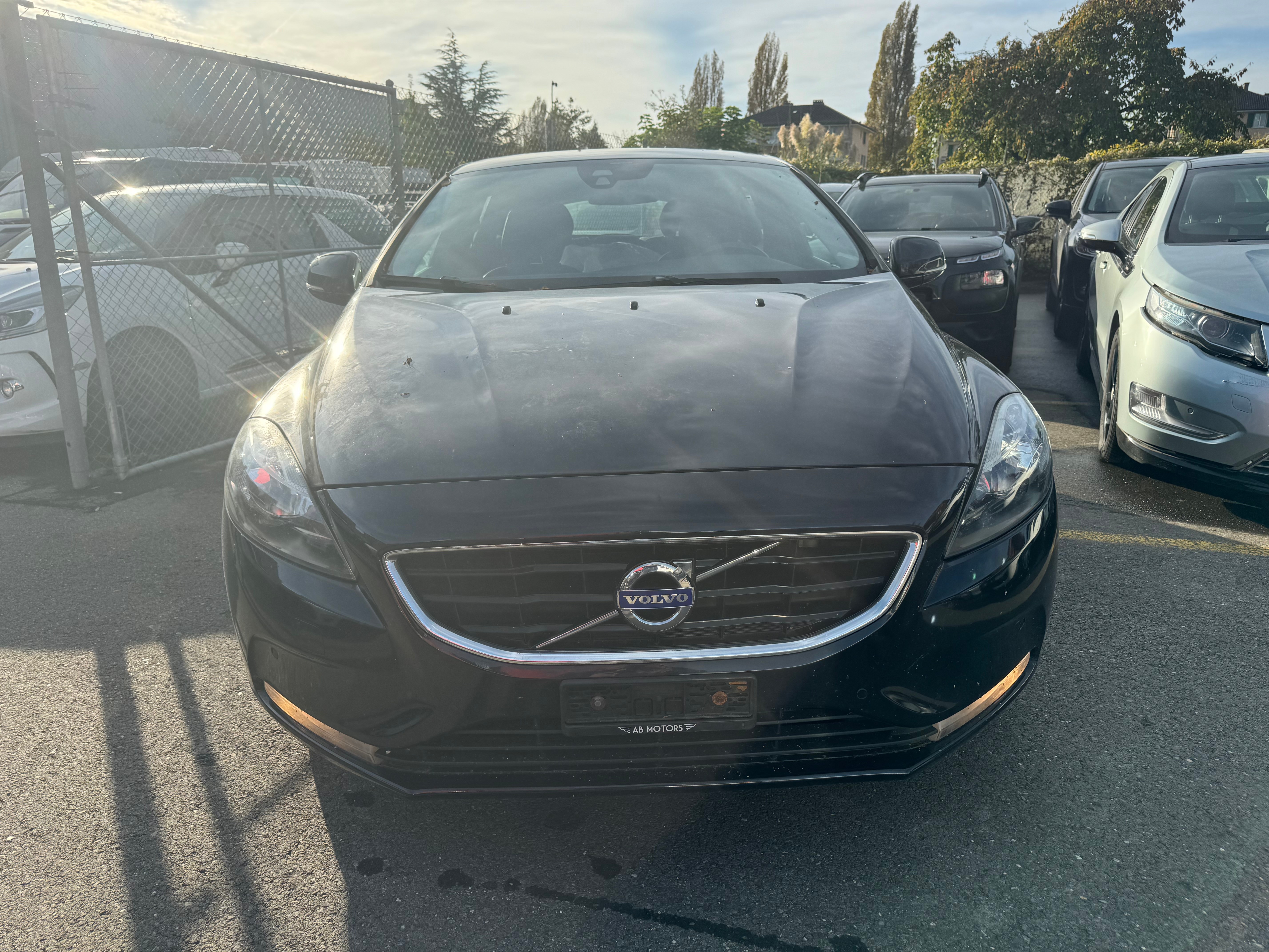 VOLVO V40 T3 Momentum