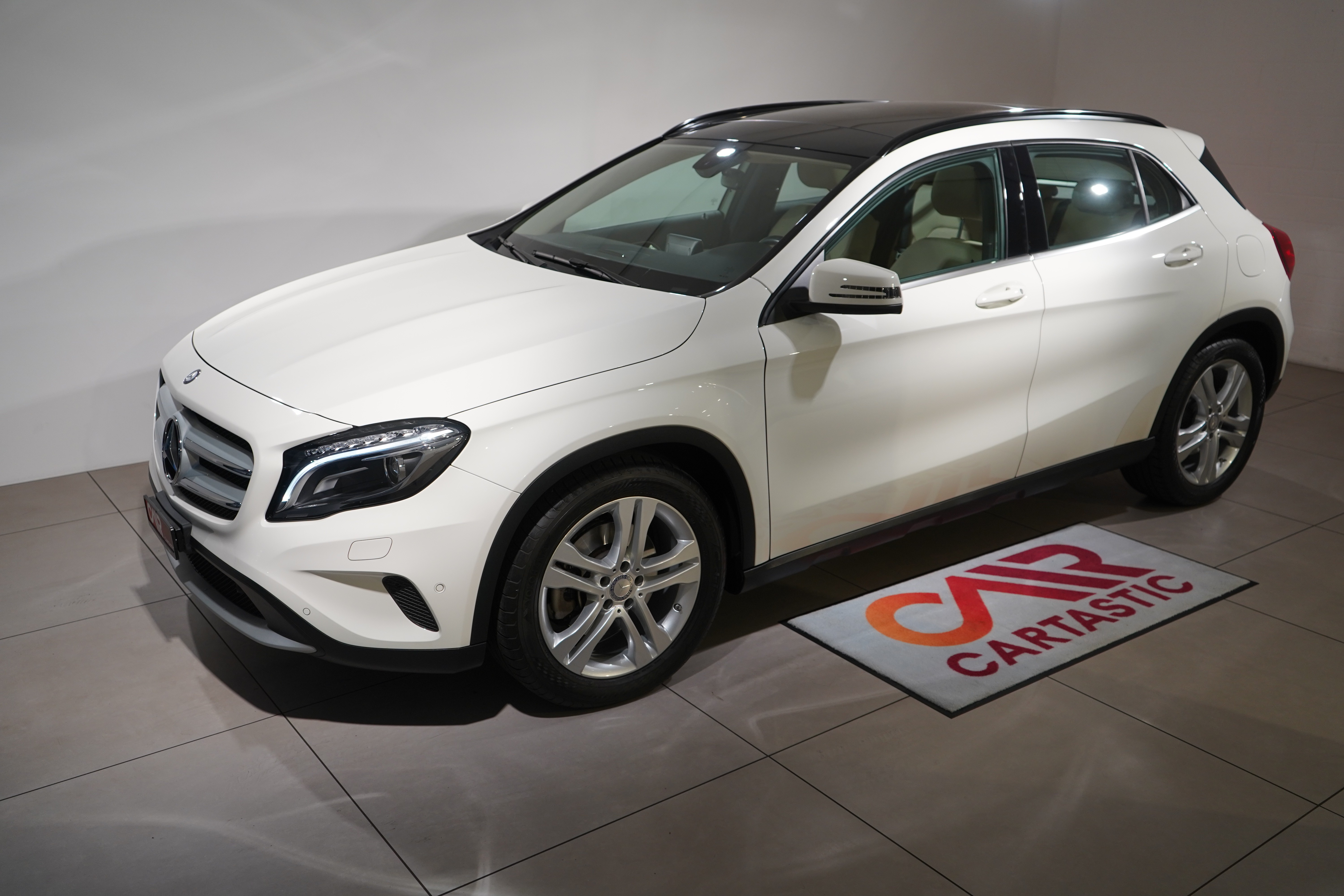 MERCEDES-BENZ GLA 250 Style 4Matic