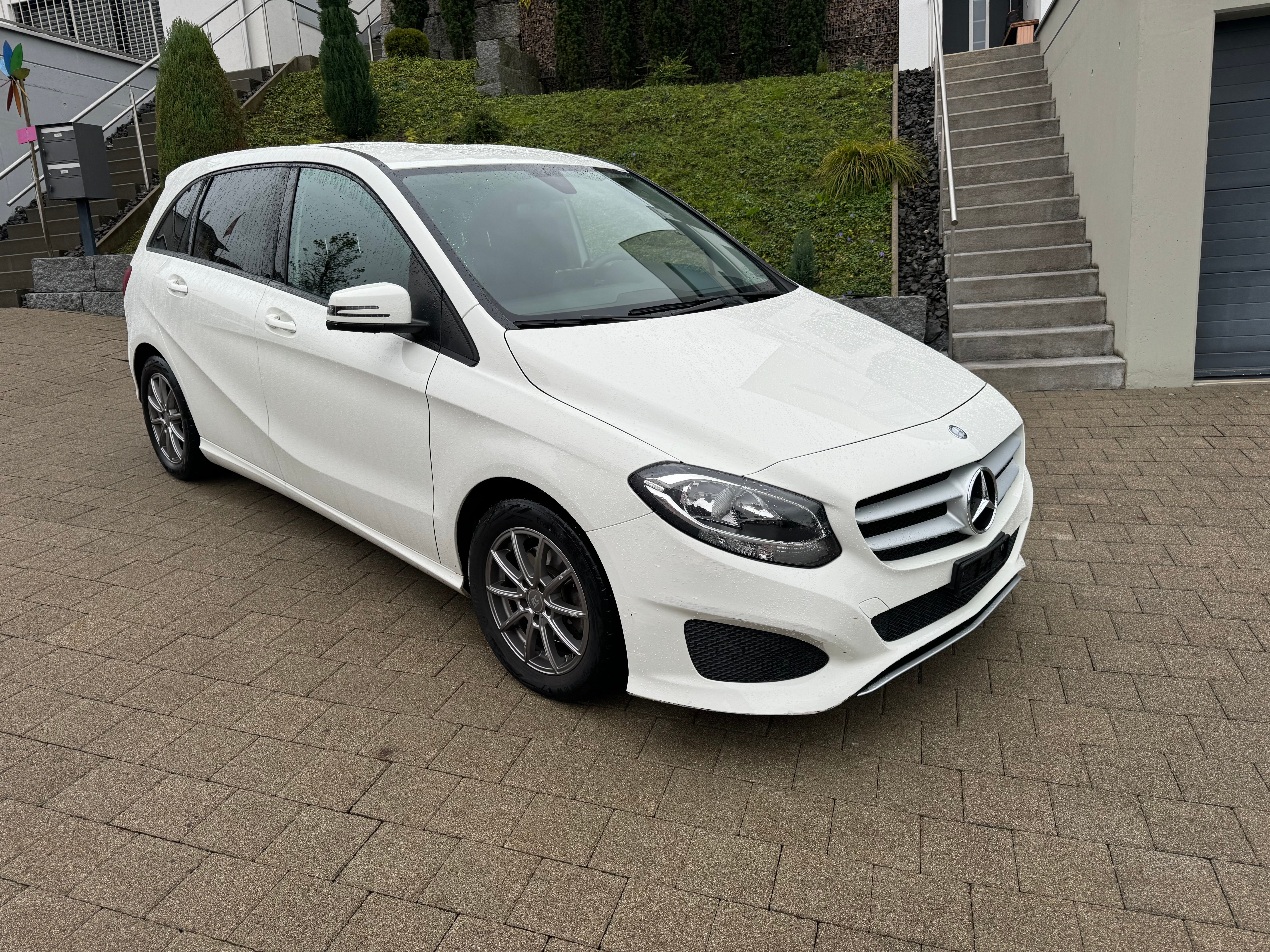 MERCEDES-BENZ B 200 7G-DCT