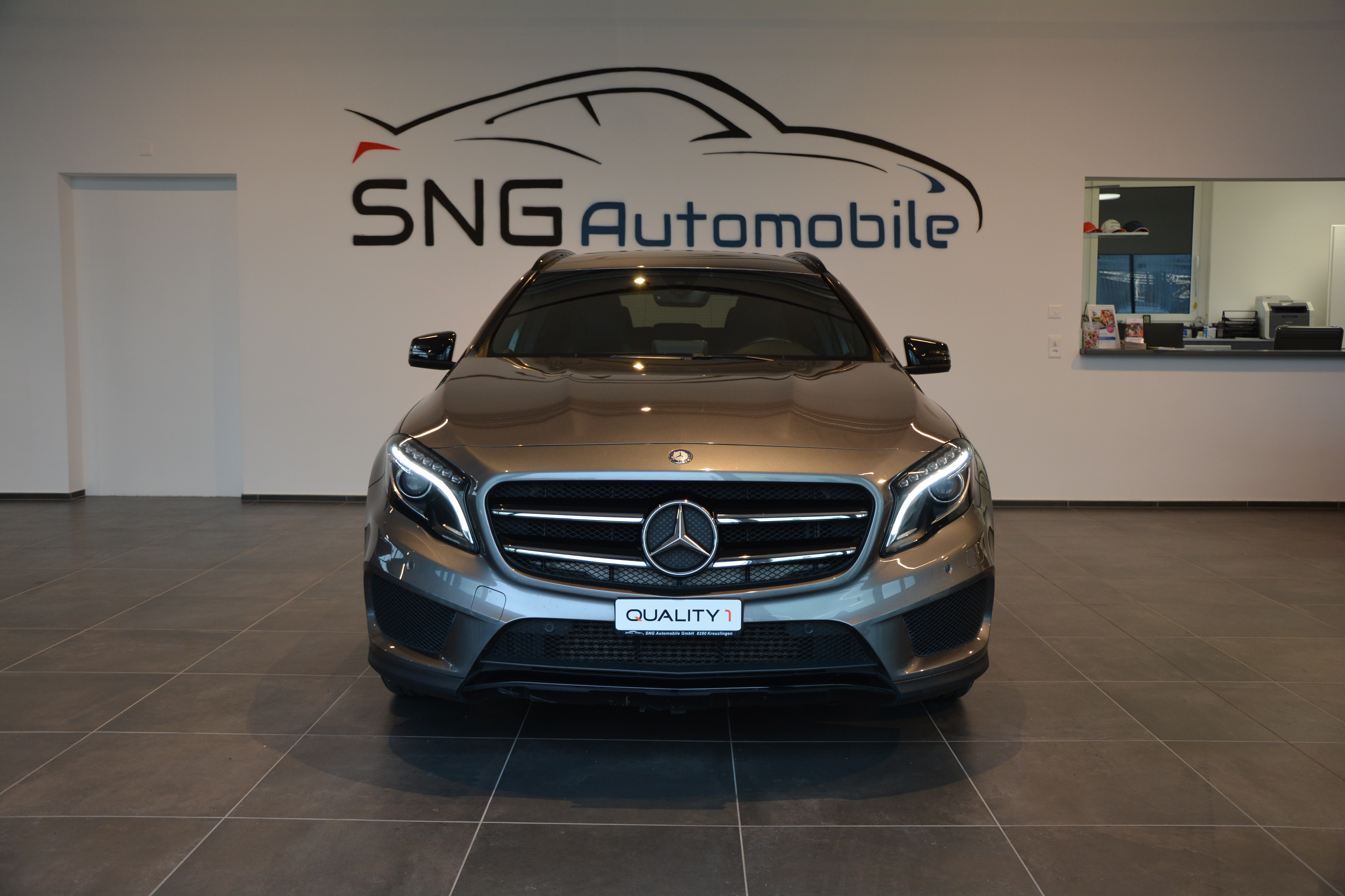 MERCEDES-BENZ GLA 250 AMG Line 7G-DCT