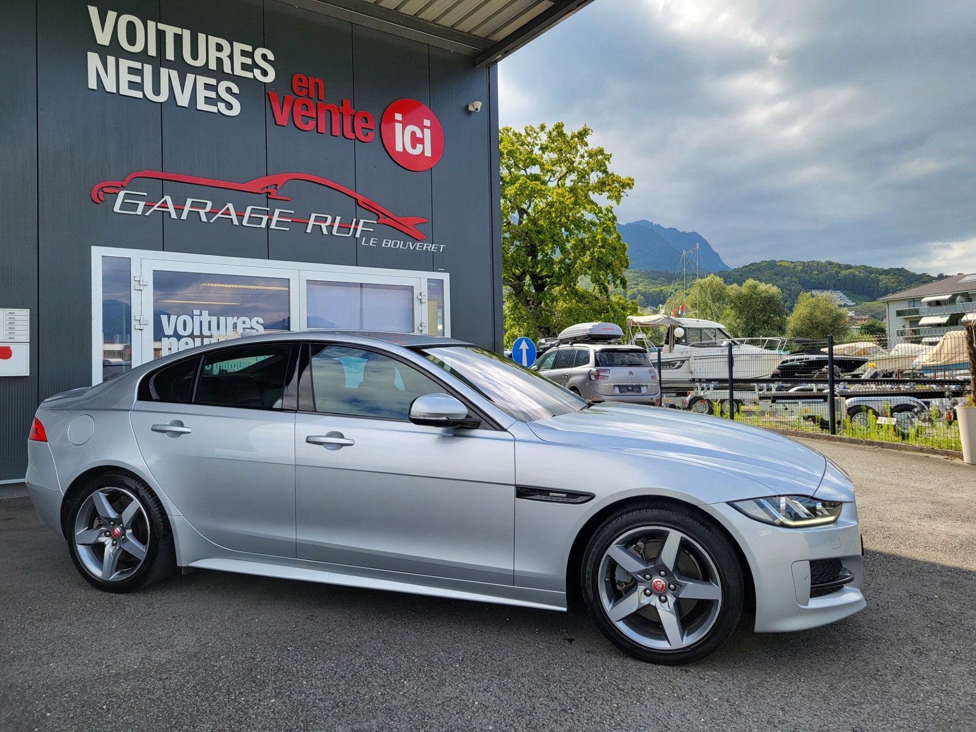 JAGUAR XE 20t 2.0 R-Sport Automatic