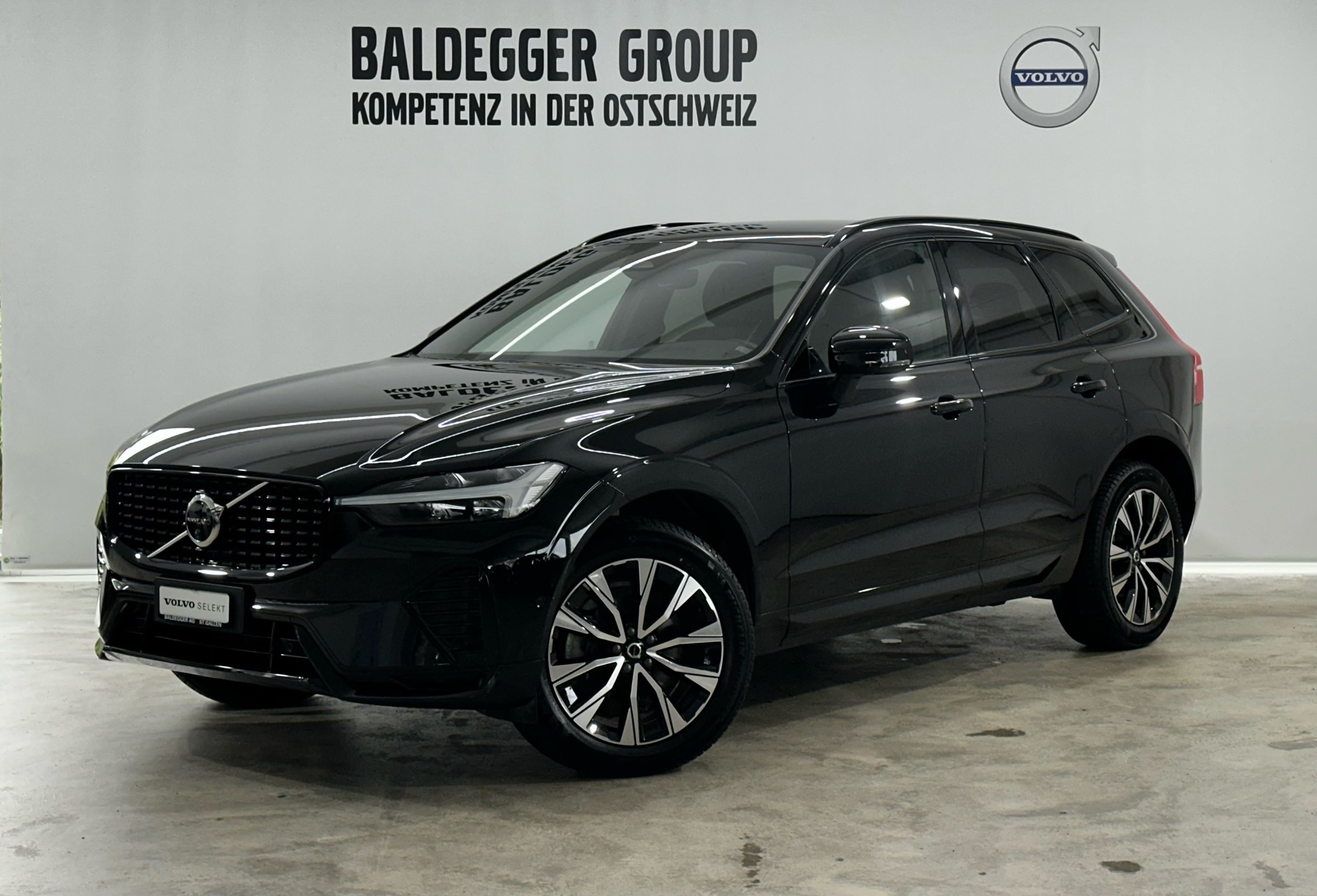 VOLVO XC60 2.0 B4 MH Plus Dark AWD