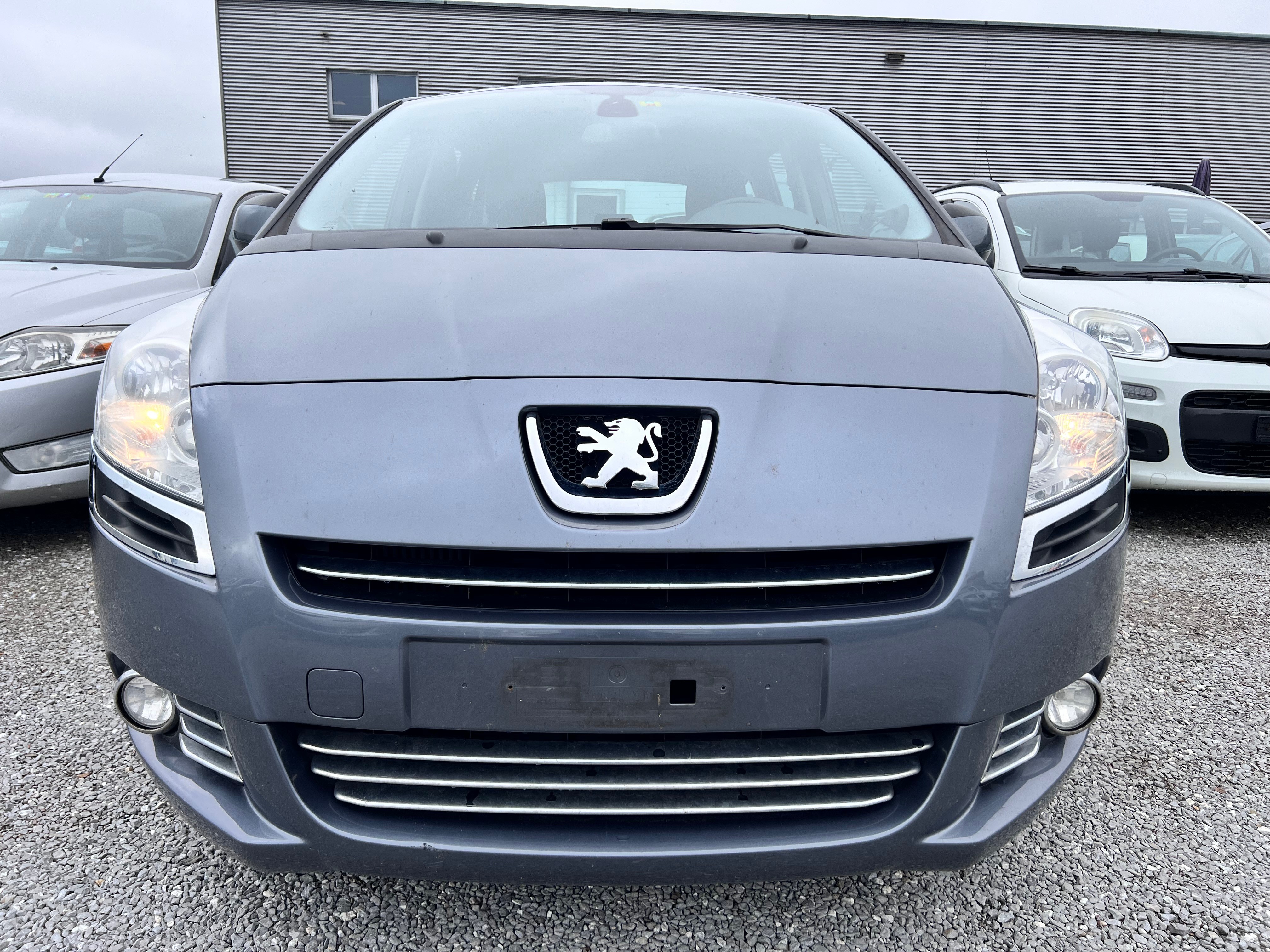 PEUGEOT 5008 1.6 16V T Sport Pack